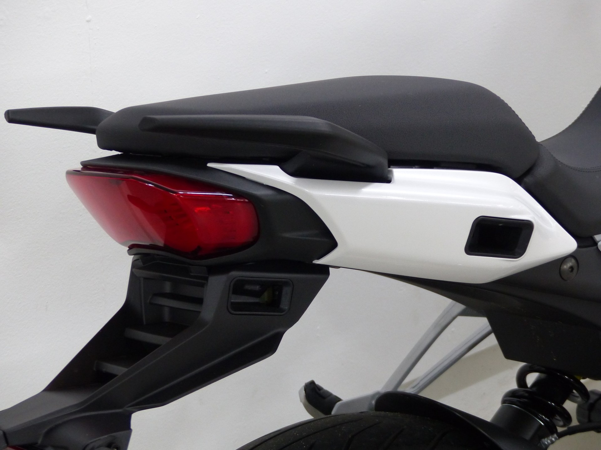 MOTO GUZZI V100 Mandello ABS-image-3