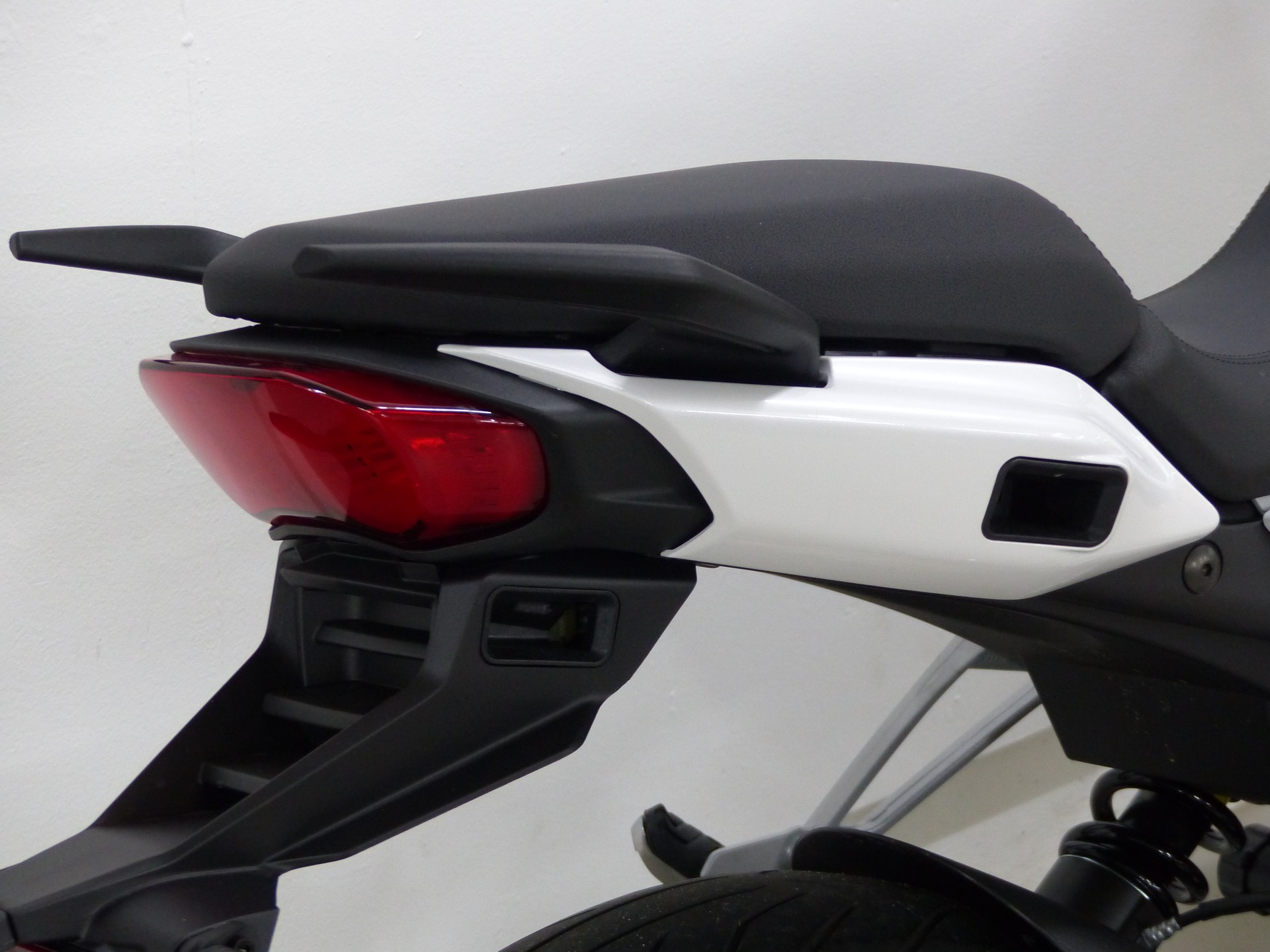 MOTO GUZZI V100 Mandello ABS-image-12