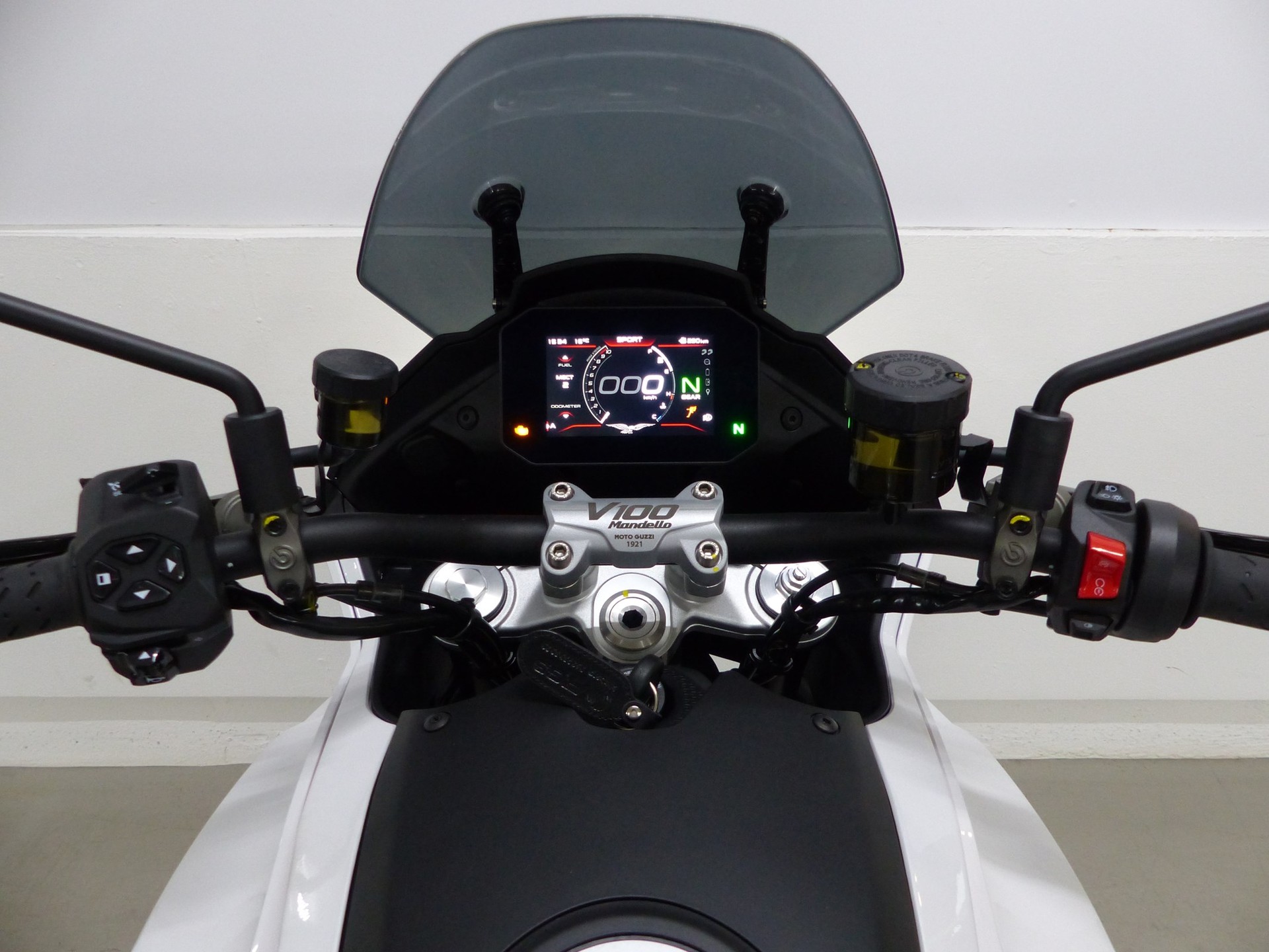 MOTO GUZZI V100 Mandello ABS-image-9