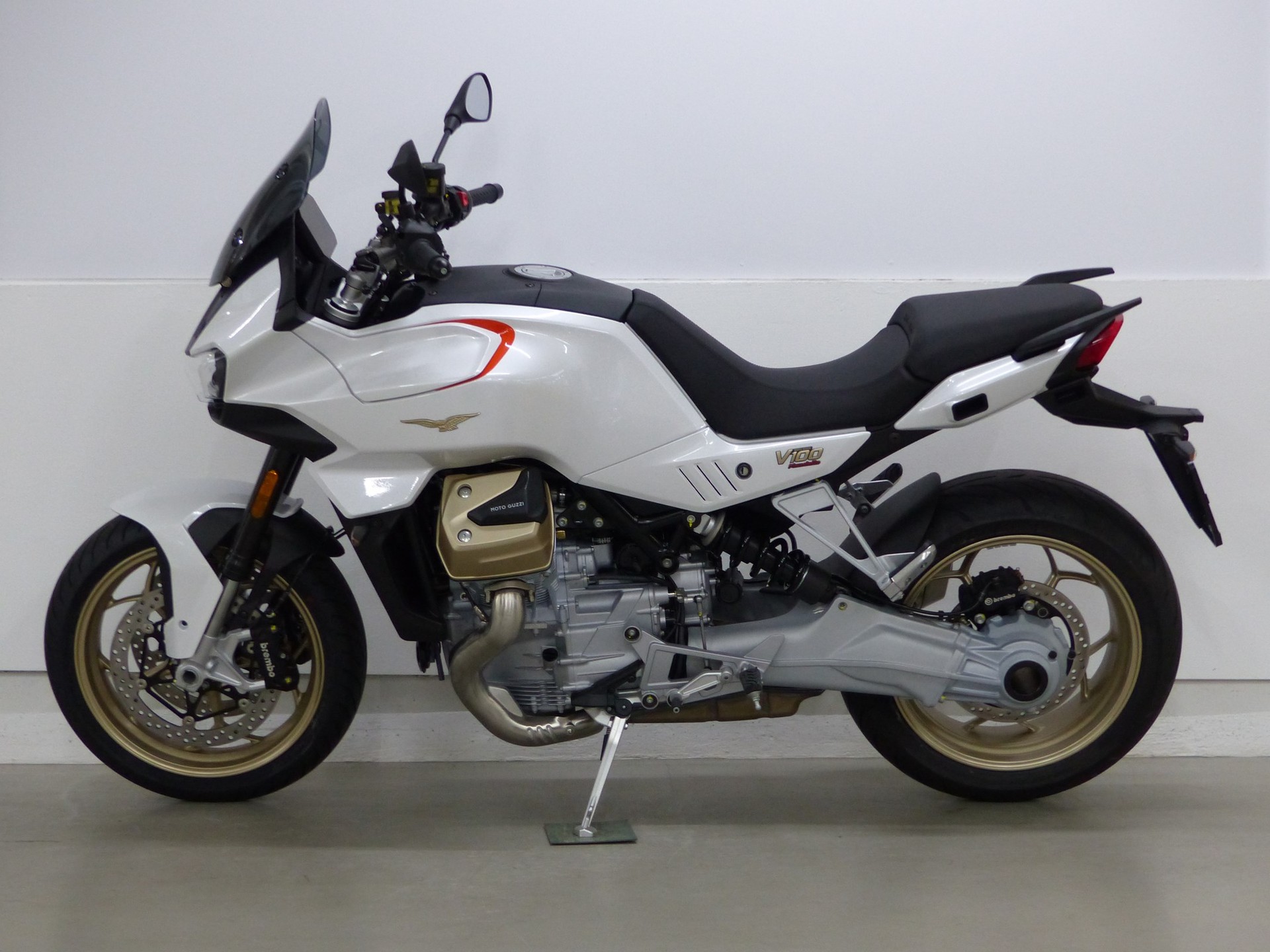 MOTO GUZZI V100 Mandello ABS-image-7