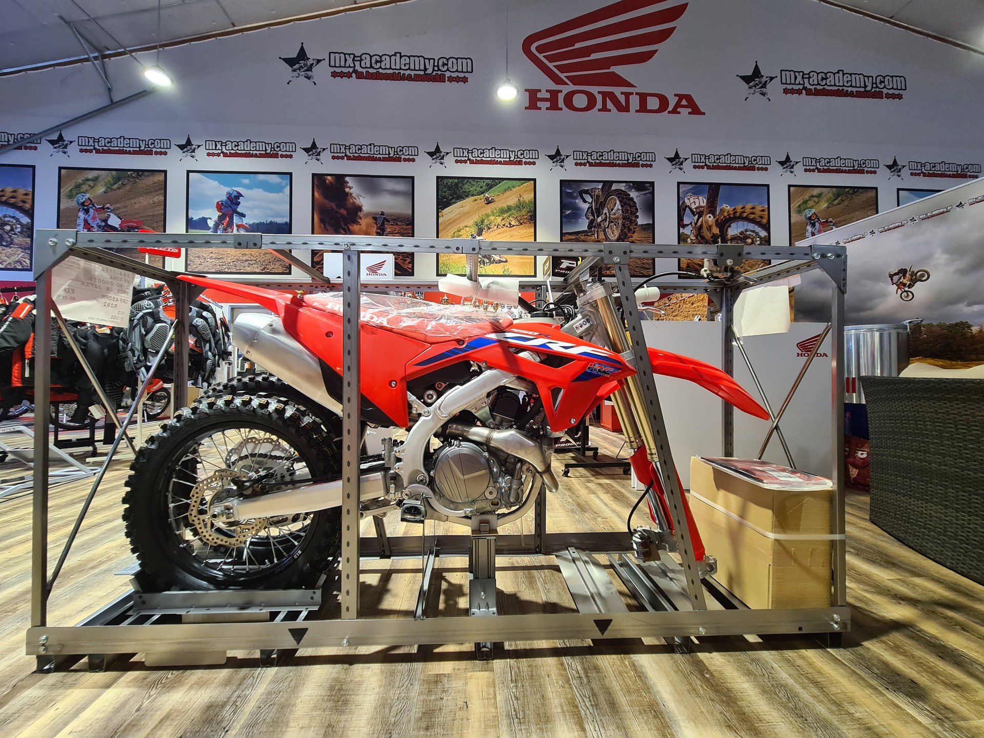 HONDA ** CRF450R ** Neufahrzeug in Kiste-image-0
