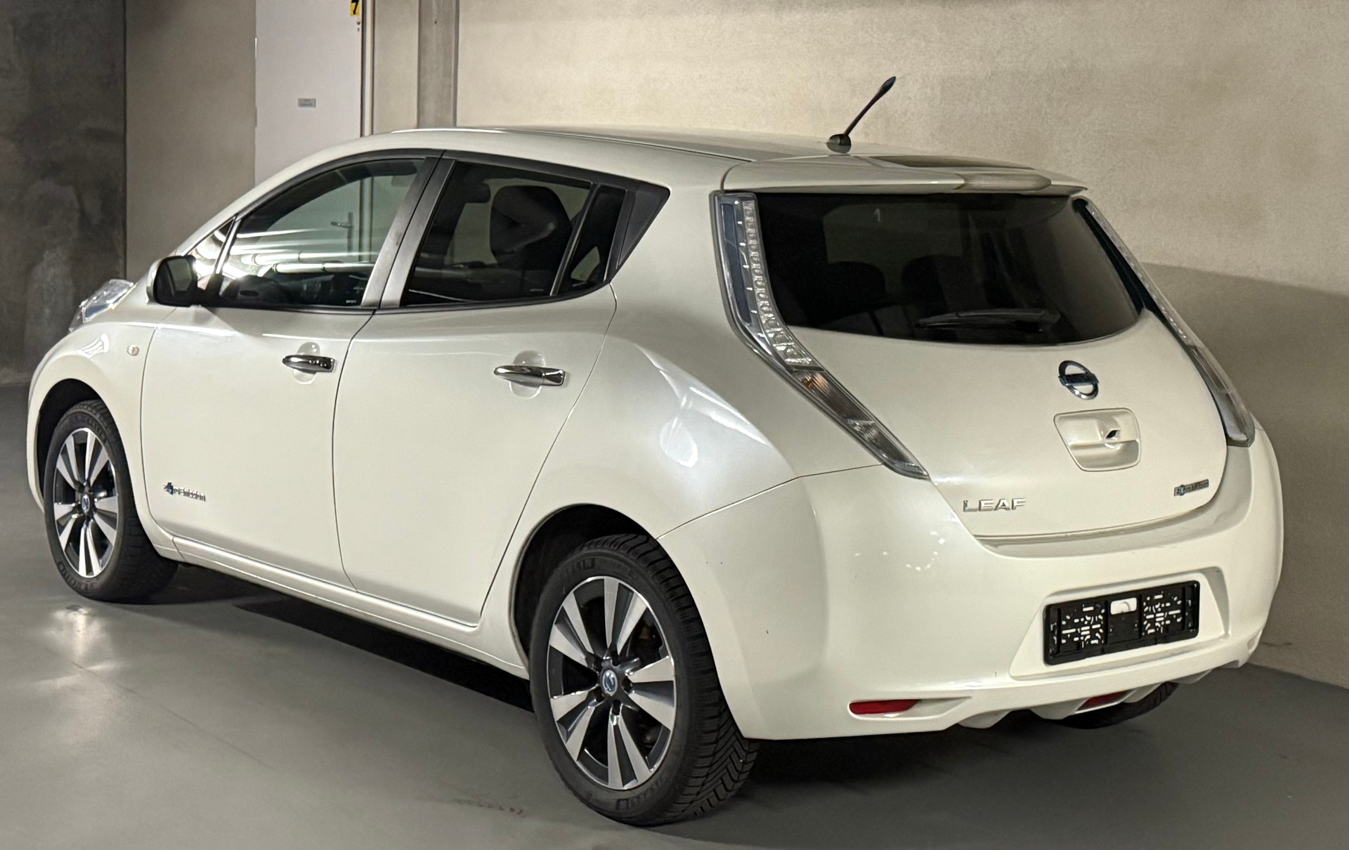 NISSAN Leaf tekna 24kWh (incl battery)-image-3