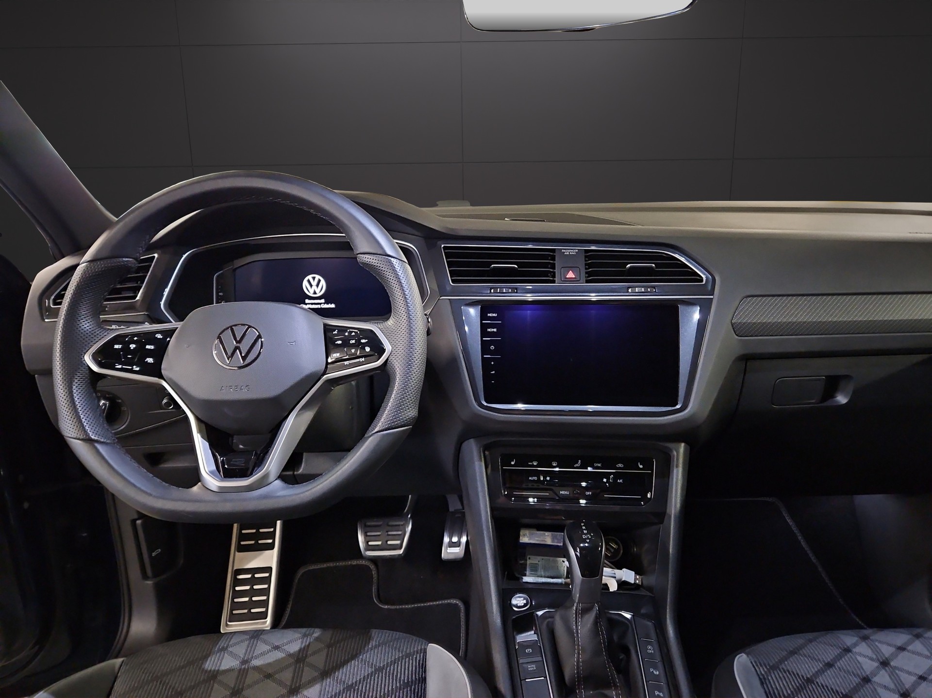 VW Tiguan 2.0 TDI SCR R-Line 4Motion DSG-image-9