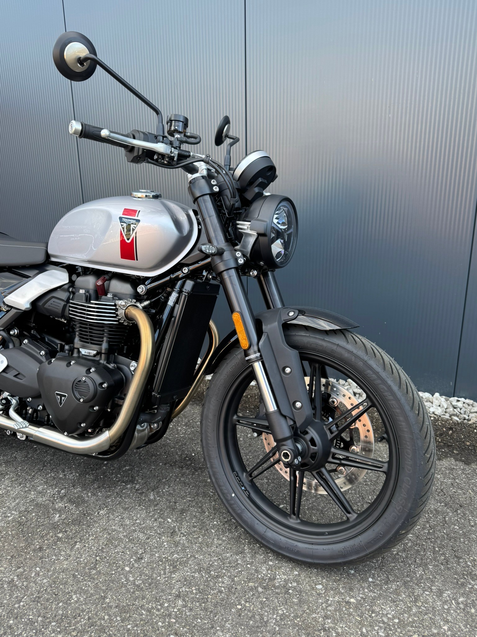 TRIUMPH 900-image-3