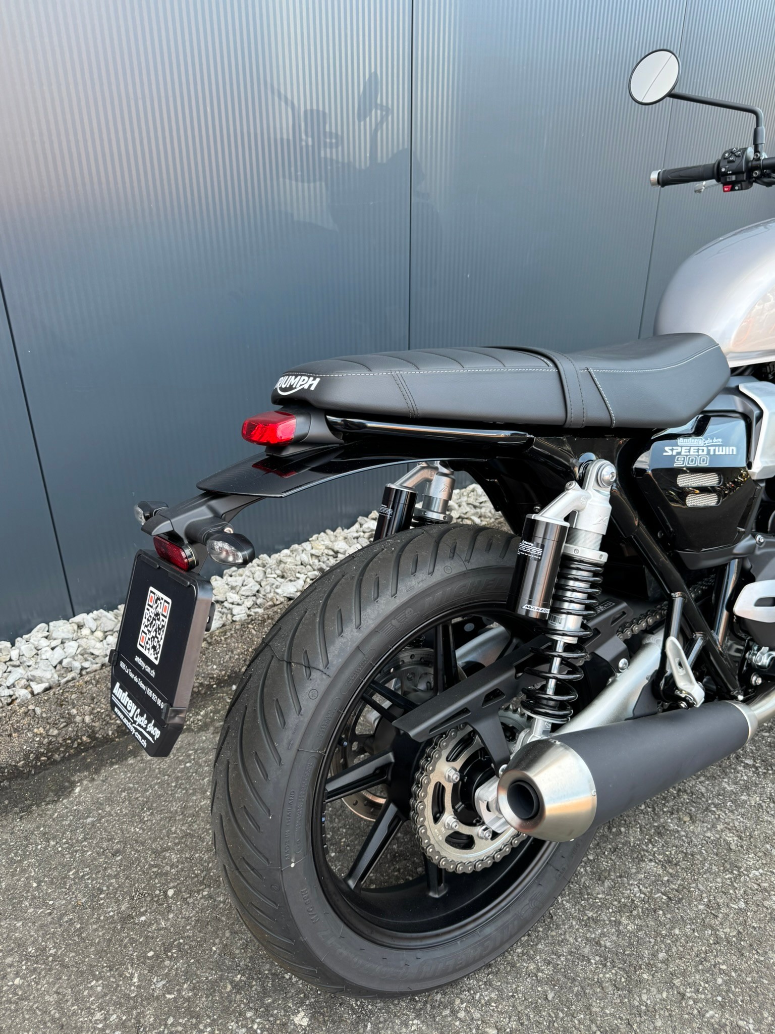 TRIUMPH 900-image-8