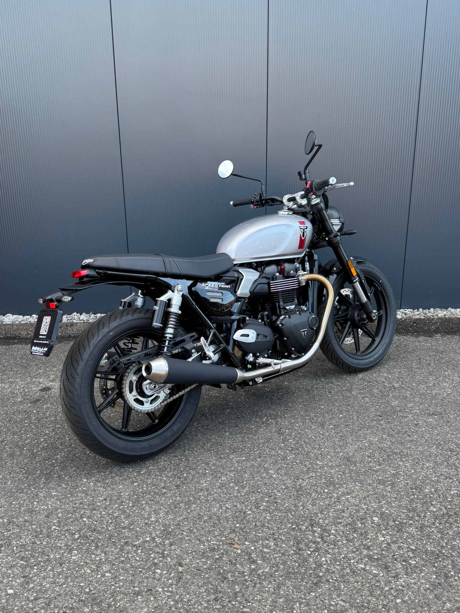 TRIUMPH 900-image-2