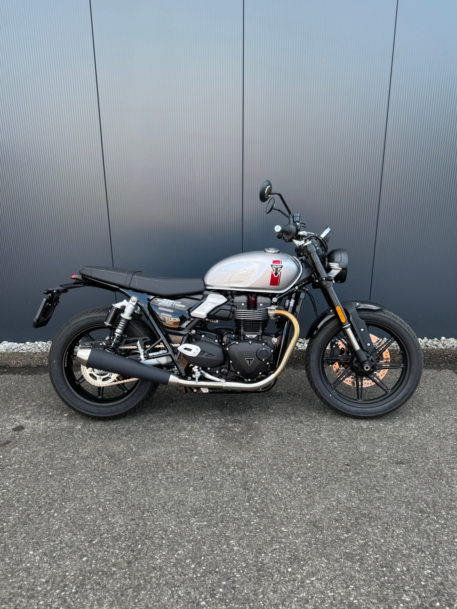 TRIUMPH 900-image-0