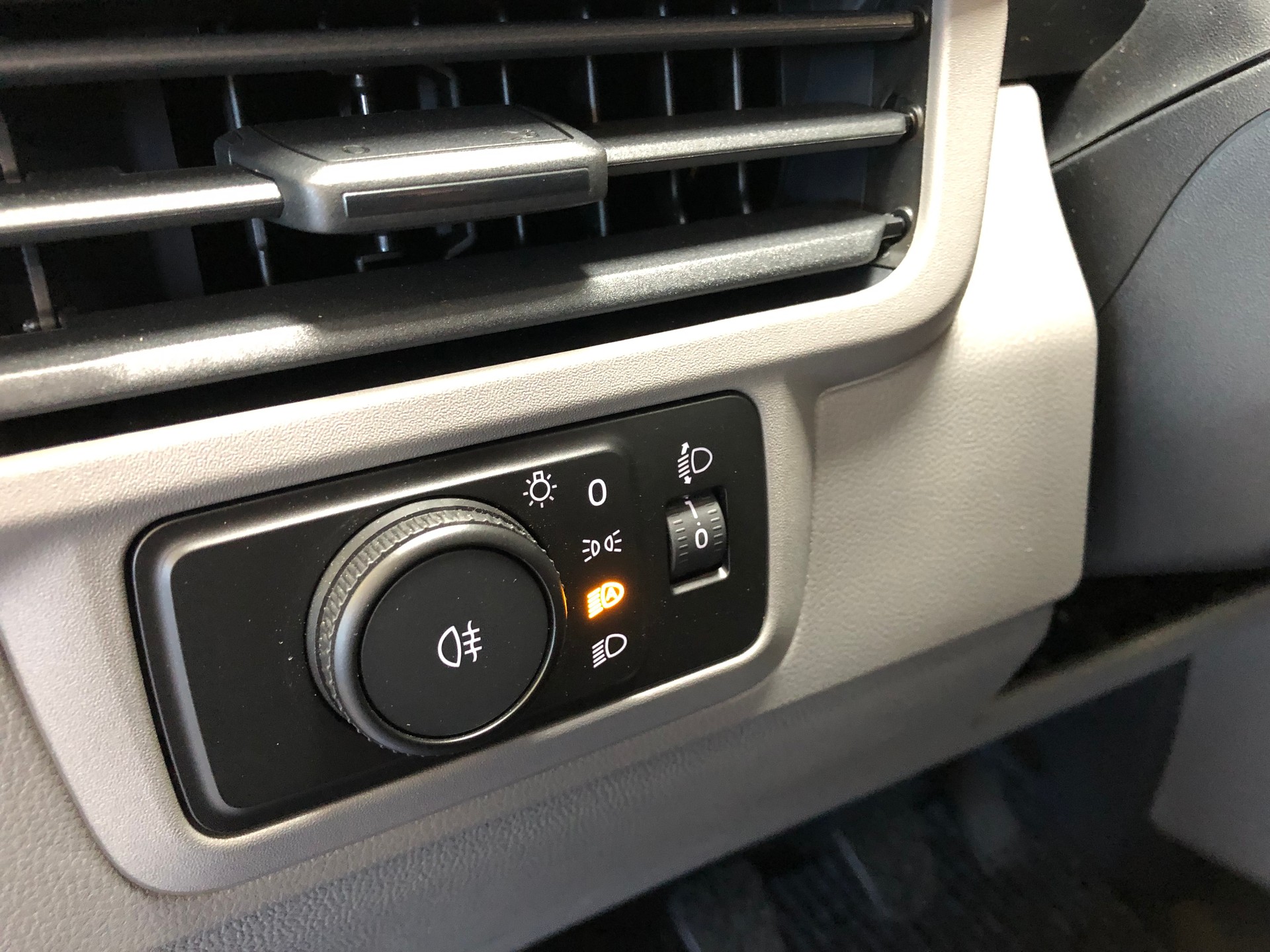 VW Transporter T7 2.0 TDI Lang-image-21