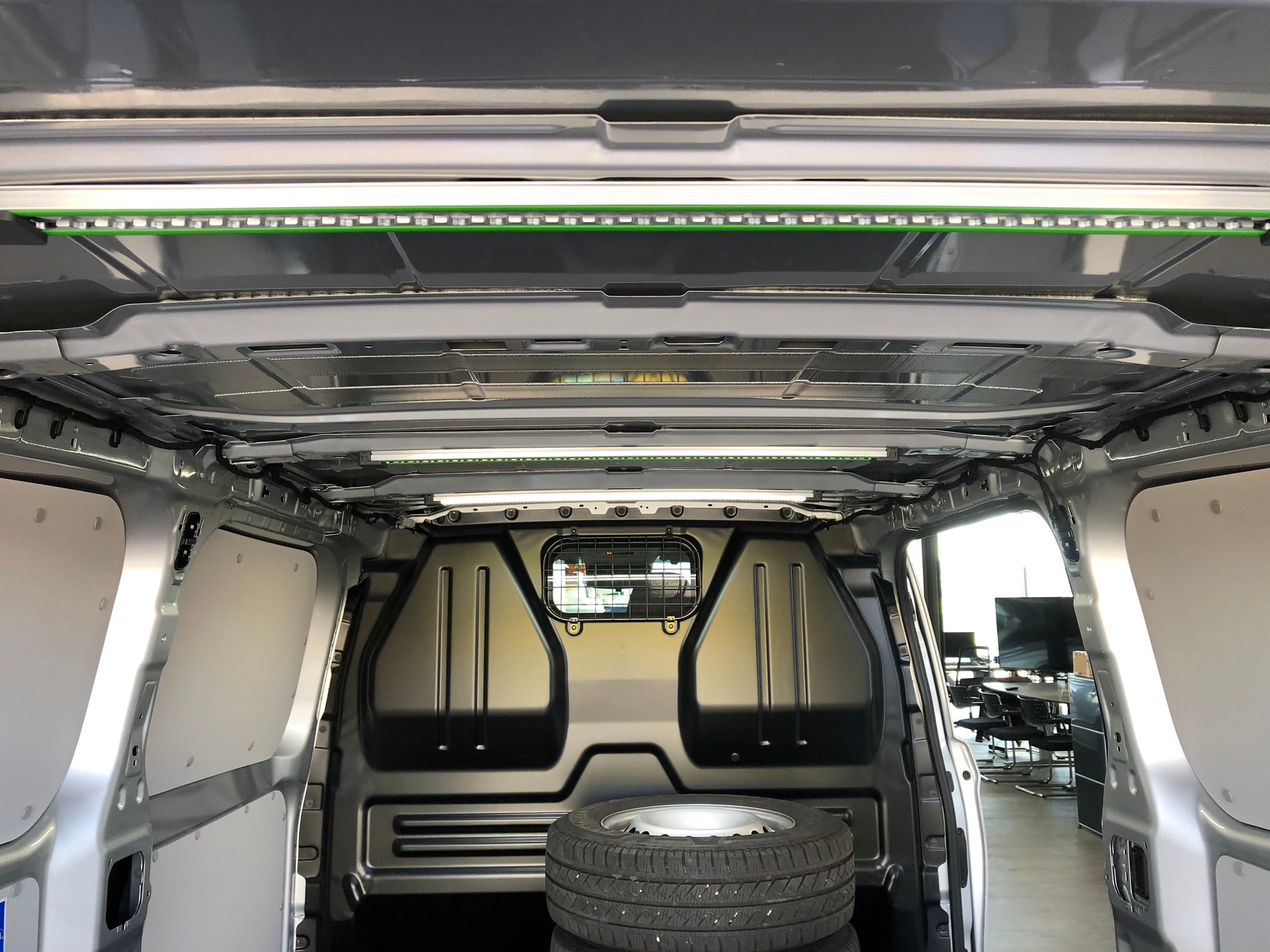 VW Transporter T7 2.0 TDI Lang-image-19