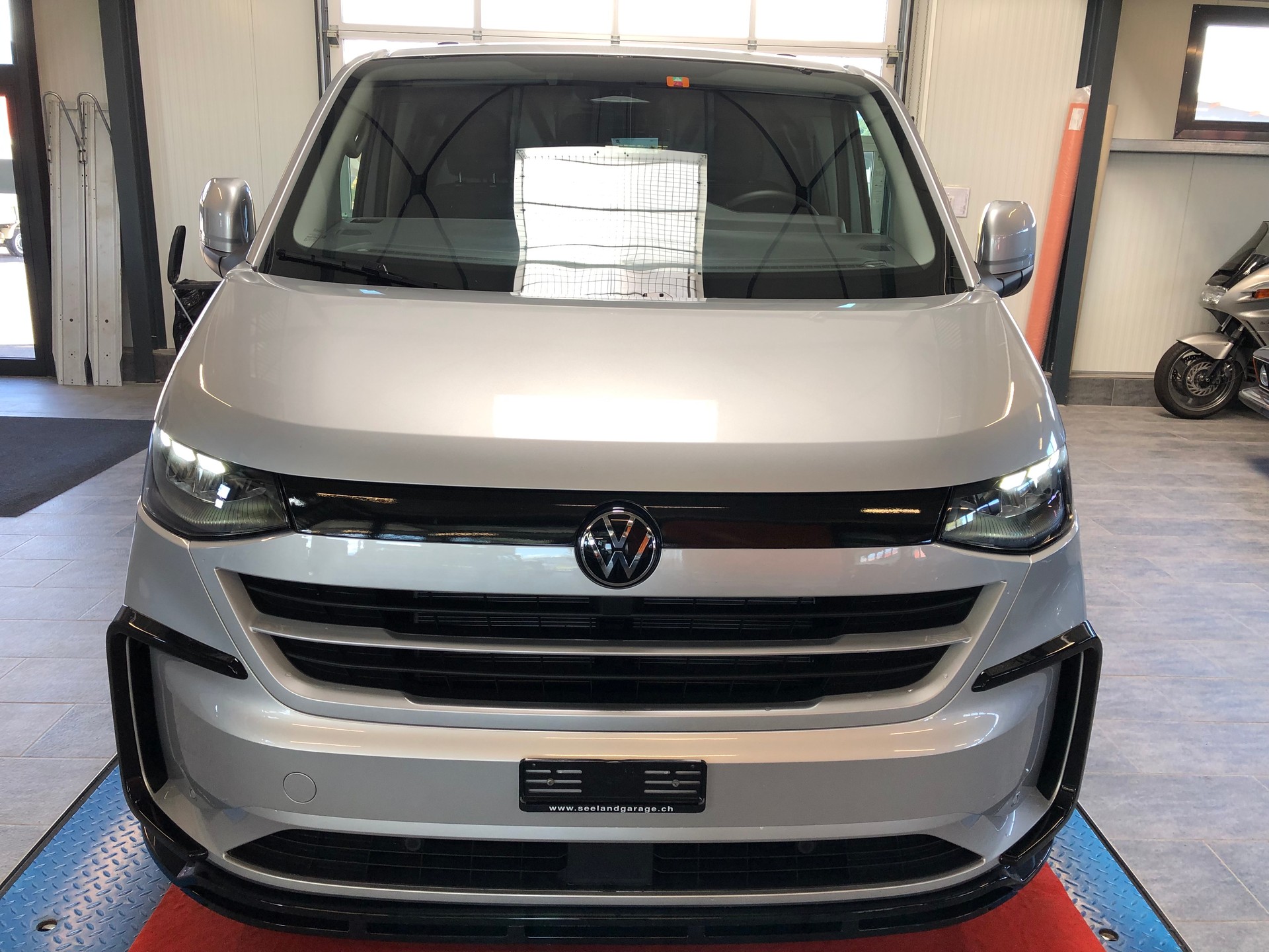 VW Transporter T7 2.0 TDI Lang-showroom-element-3