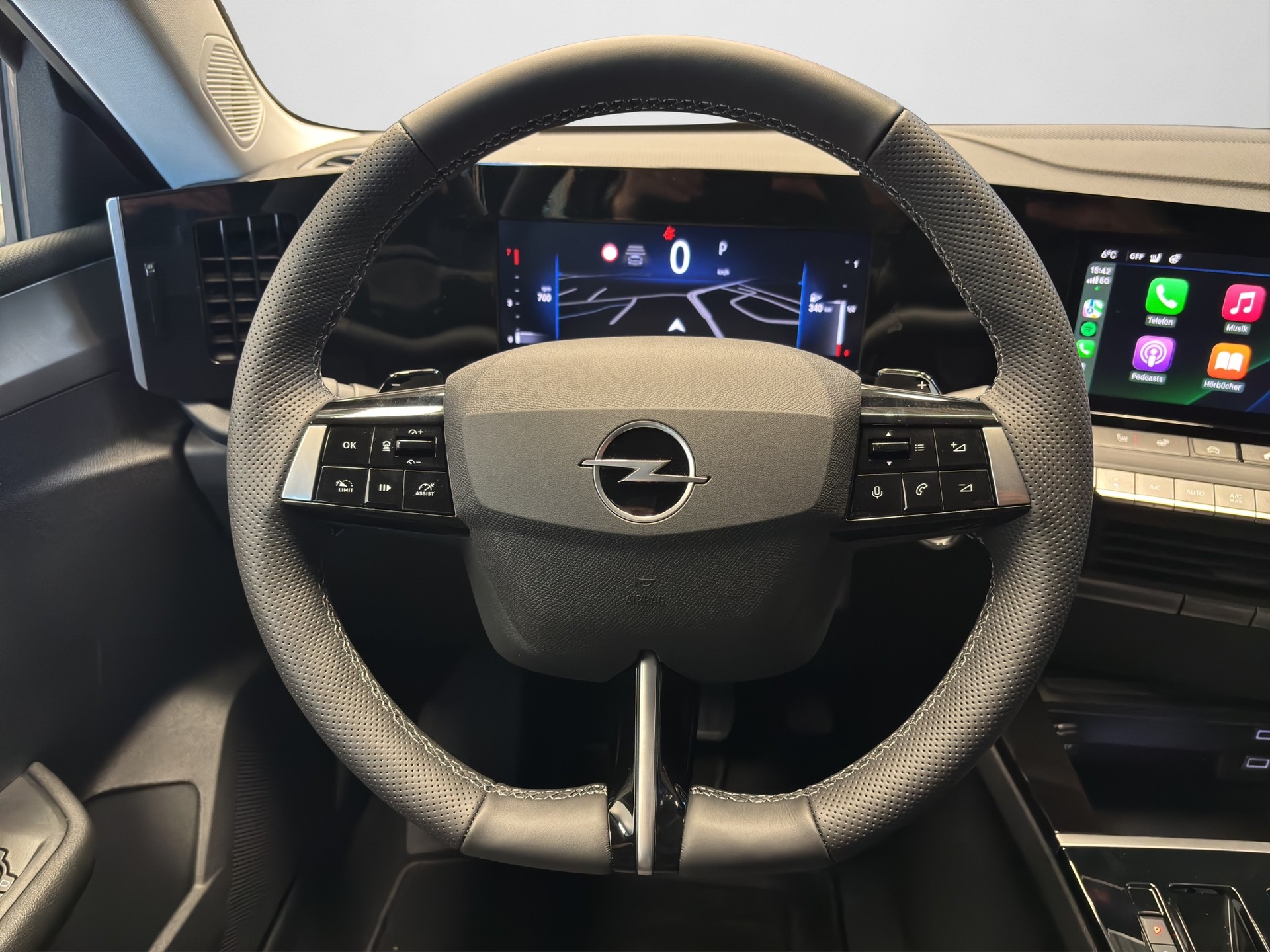 OPEL Astra 1.2i Turbo Edition A-image-4