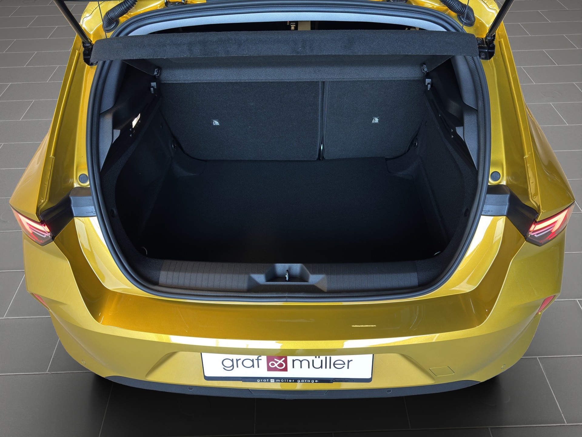 OPEL Astra 1.2i Turbo Edition A-image-16