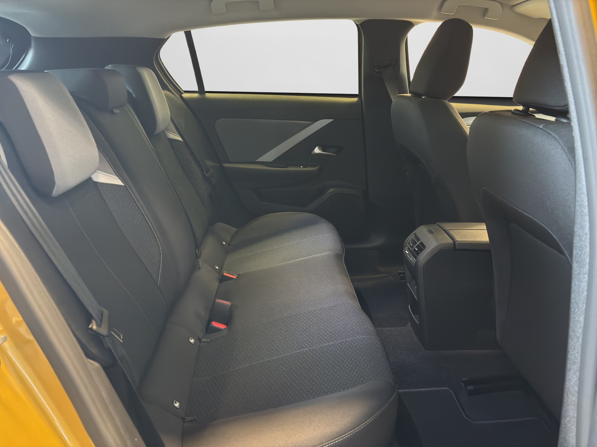 OPEL Astra 1.2i Turbo Edition A-image-14