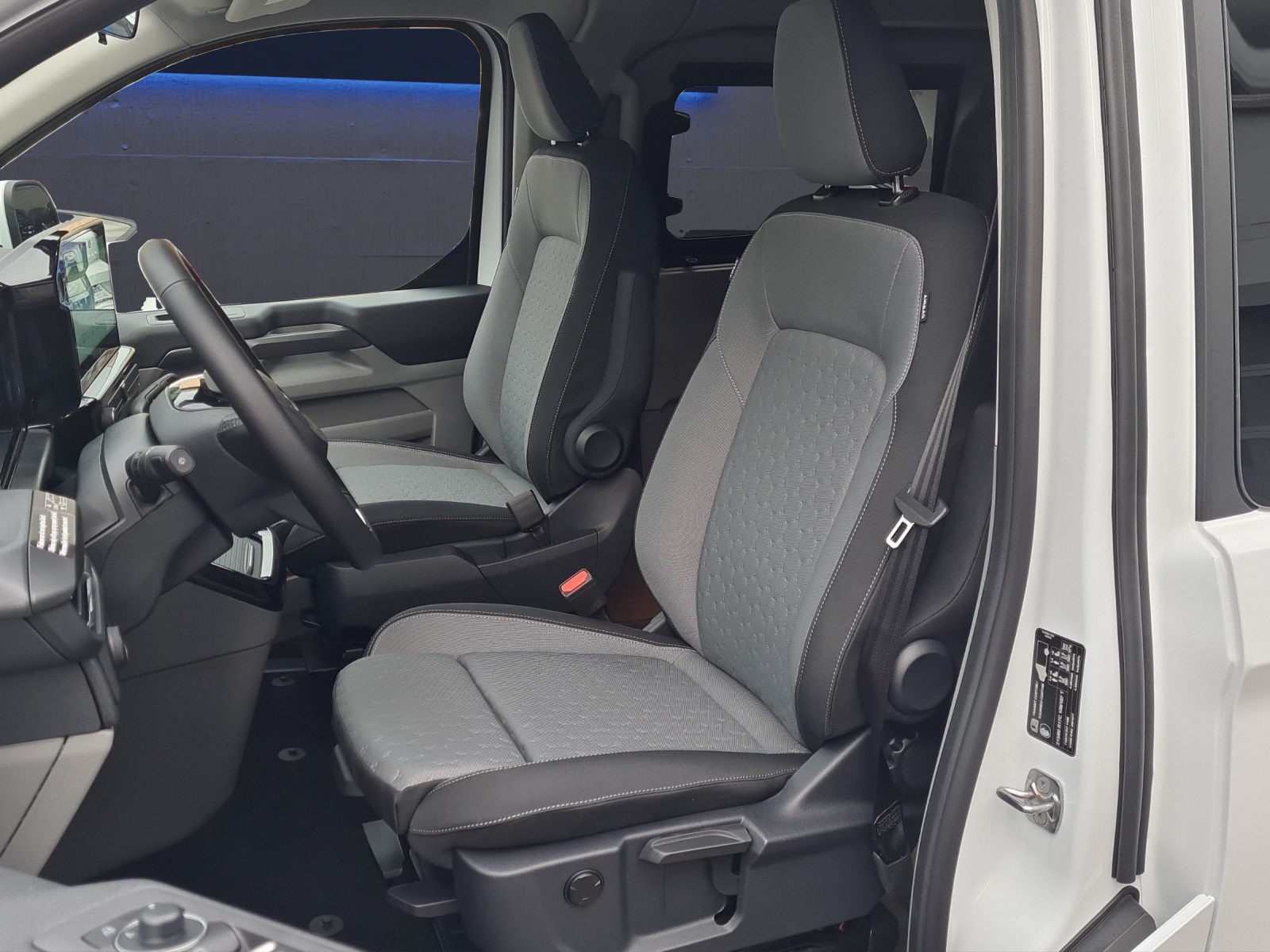 FORD Transit Custom NUGGET Camper 320 L1 2.0 EcoBlue 170 PS Titanium AUTOMAT-image-6