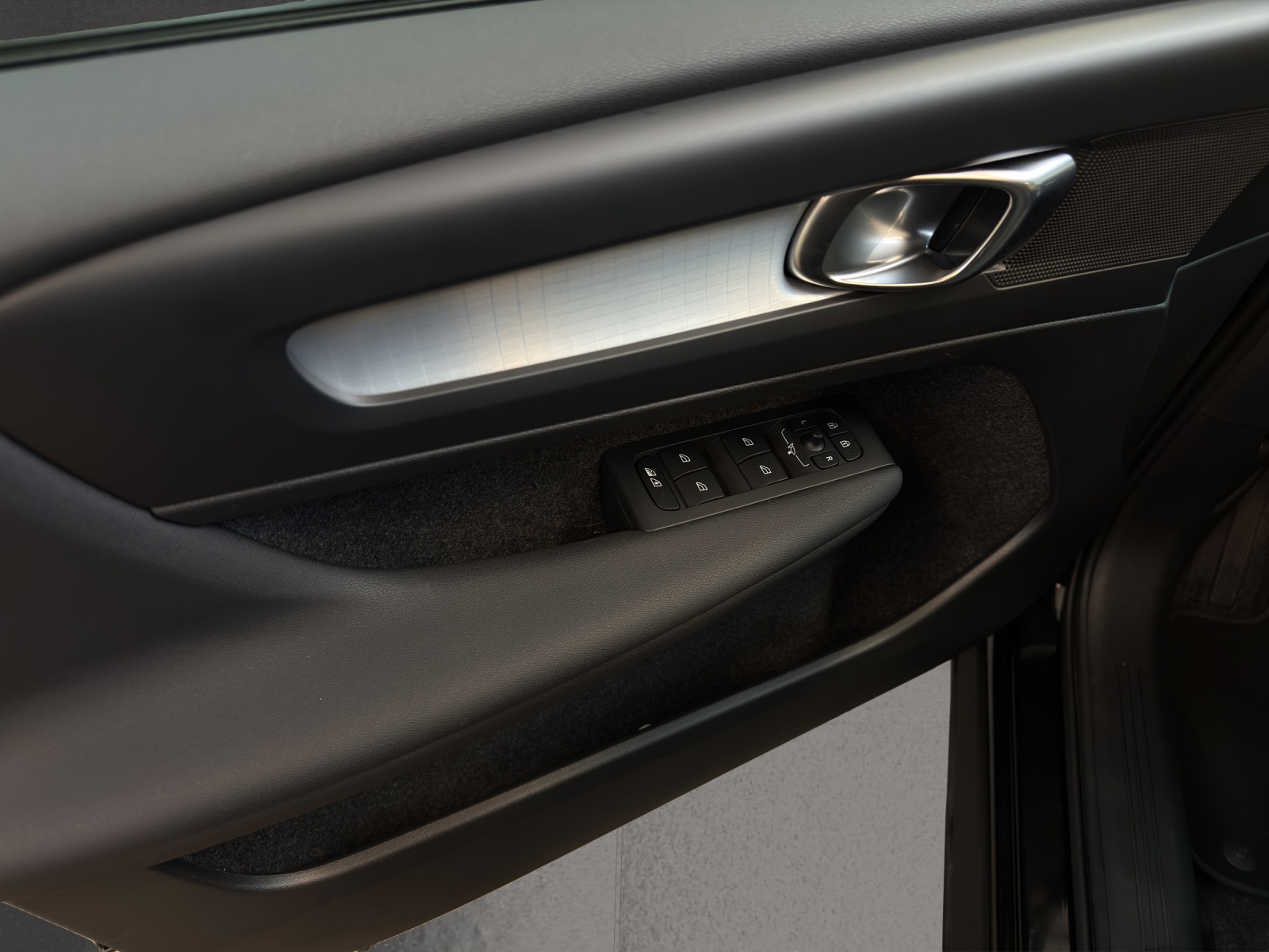 VOLVO XC40 2.0 B3 MH Core-image-15