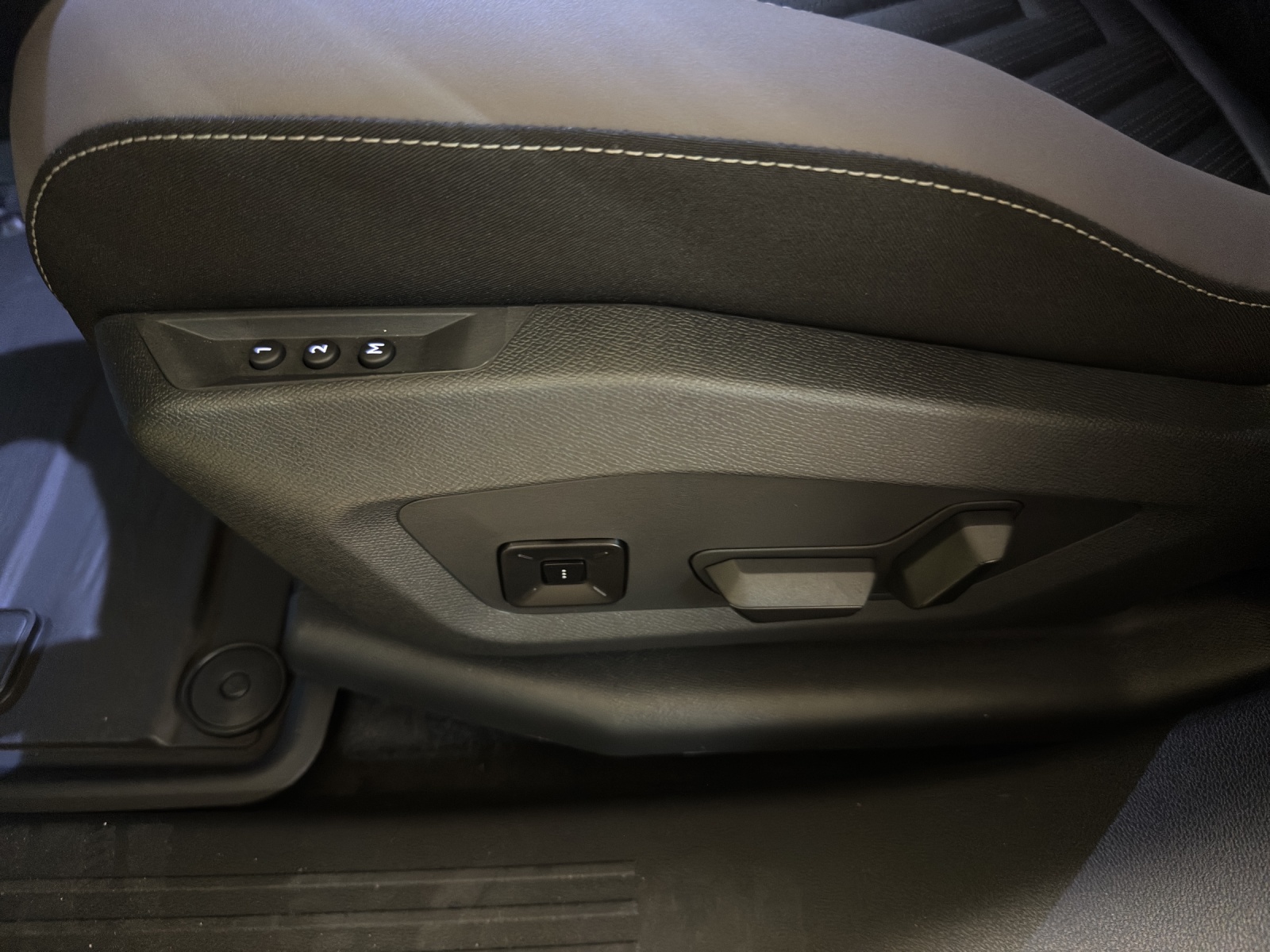 JEEP Compass First Edition-image-12