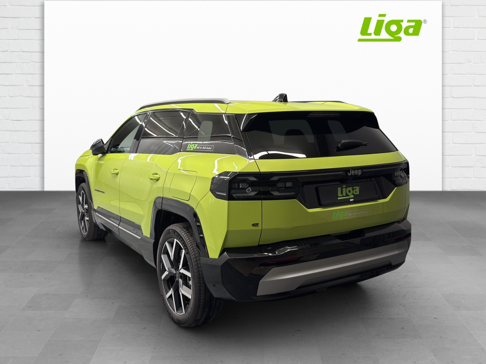 JEEP Compass First Edition-showroom-element-3