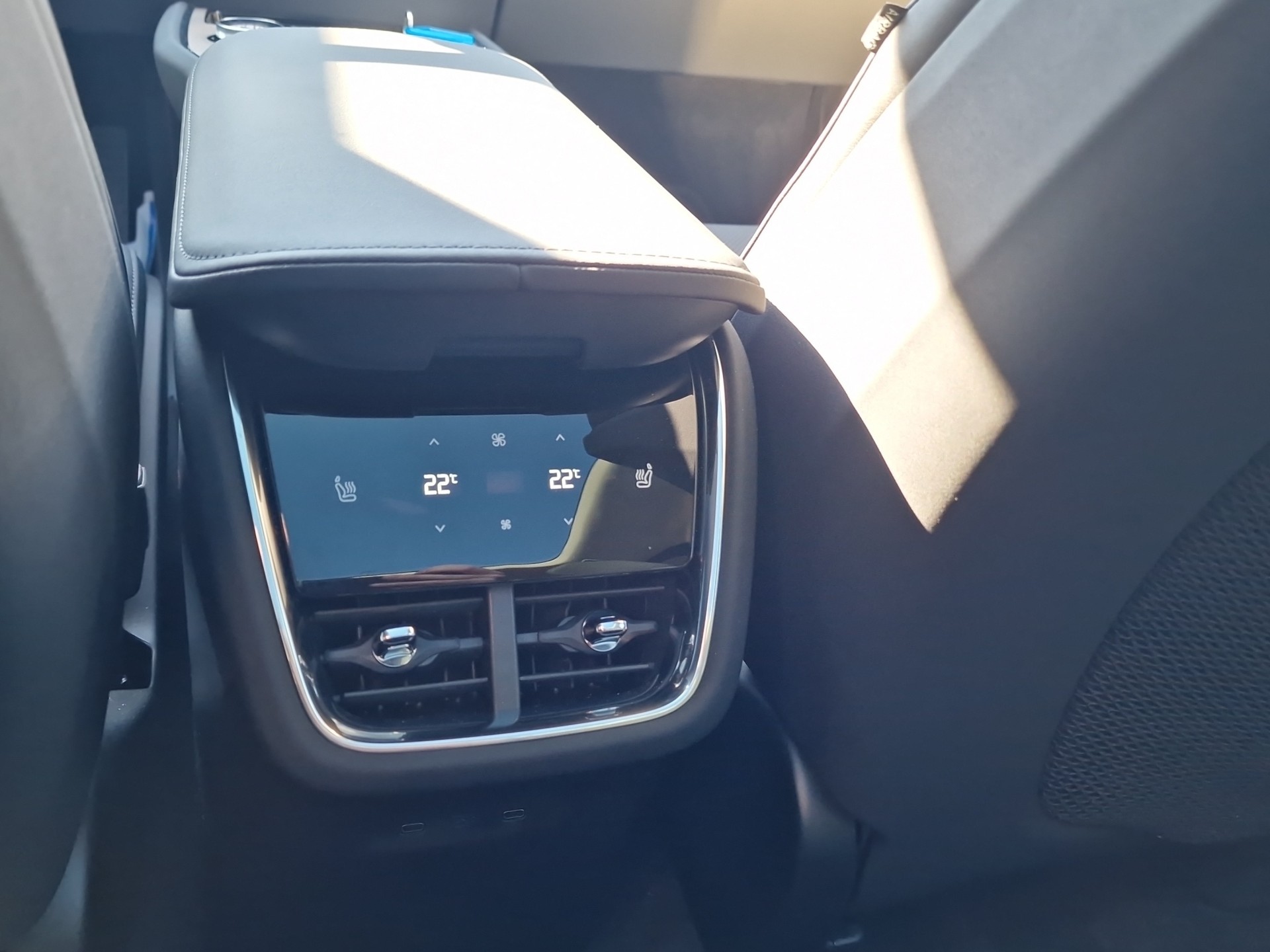 VOLVO EX90 Twin Performance Ultra AWD-image-18