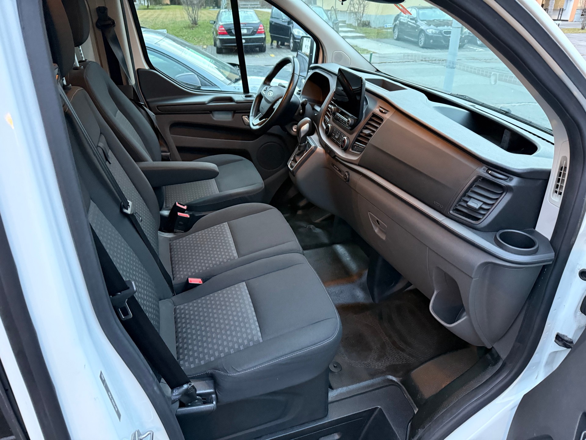 FORD Transit Custom Van 300 L1 2.0 TDCi 130 Trend-image-9