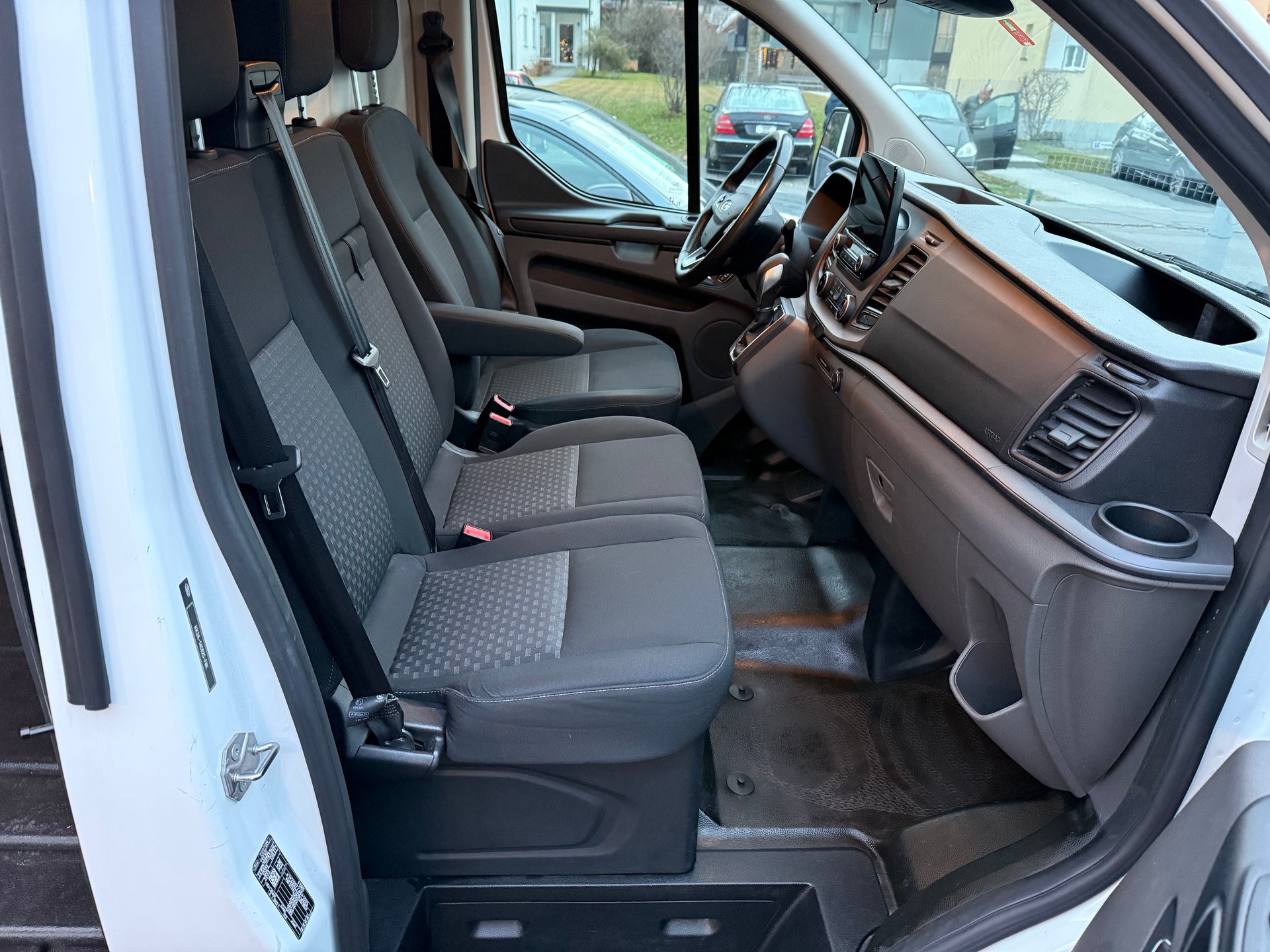 FORD Transit Custom Van 300 L1 2.0 TDCi 130 Trend-image-10