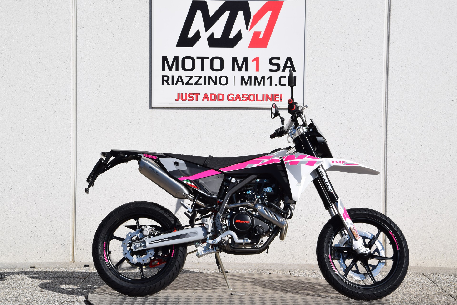FANTIC Motard 125 Performance Pink Edition-image-0