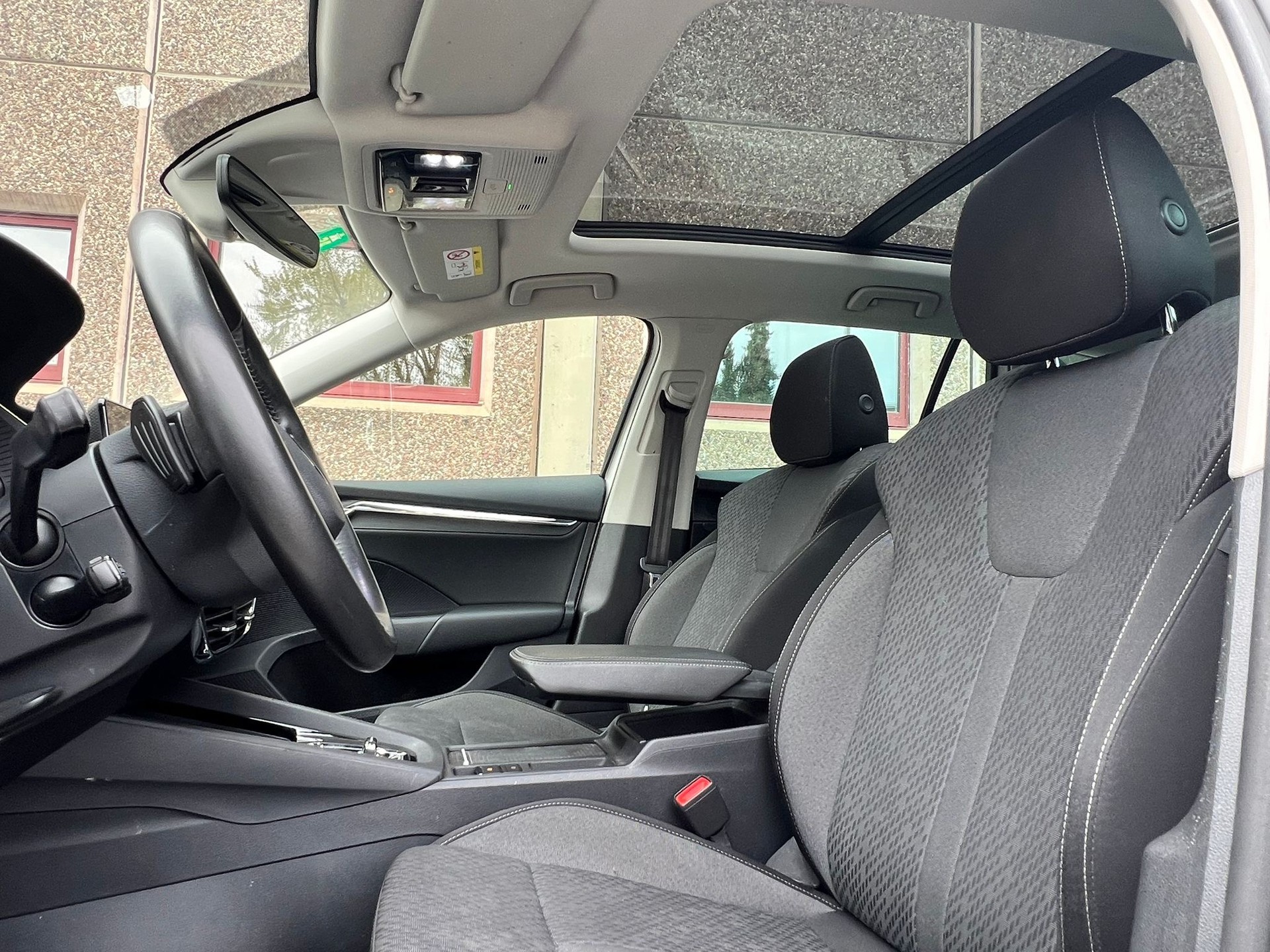 SKODA Octavia Combi 2.0 TDI DSG Style 4x4-image-7