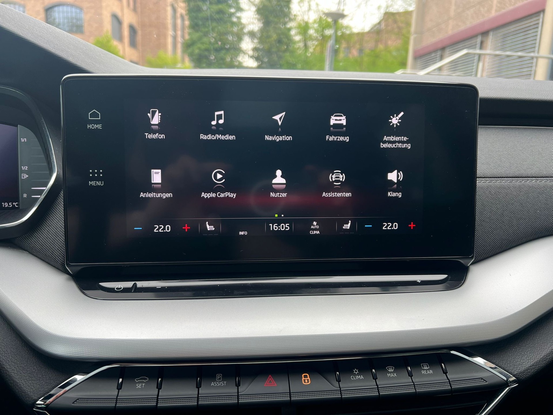 SKODA Octavia Combi 2.0 TDI DSG Style 4x4-image-15