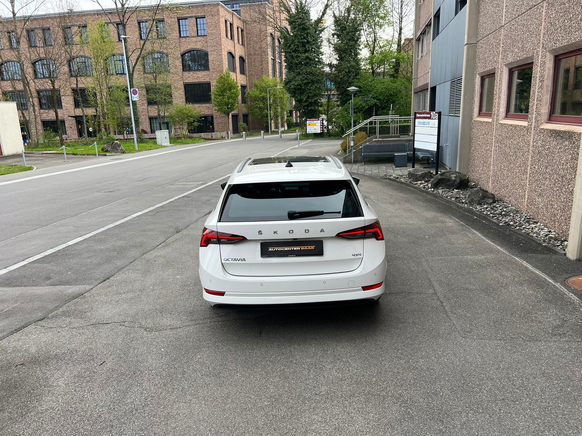 SKODA Octavia Combi 2.0 TDI DSG Style 4x4-showroom-element-2