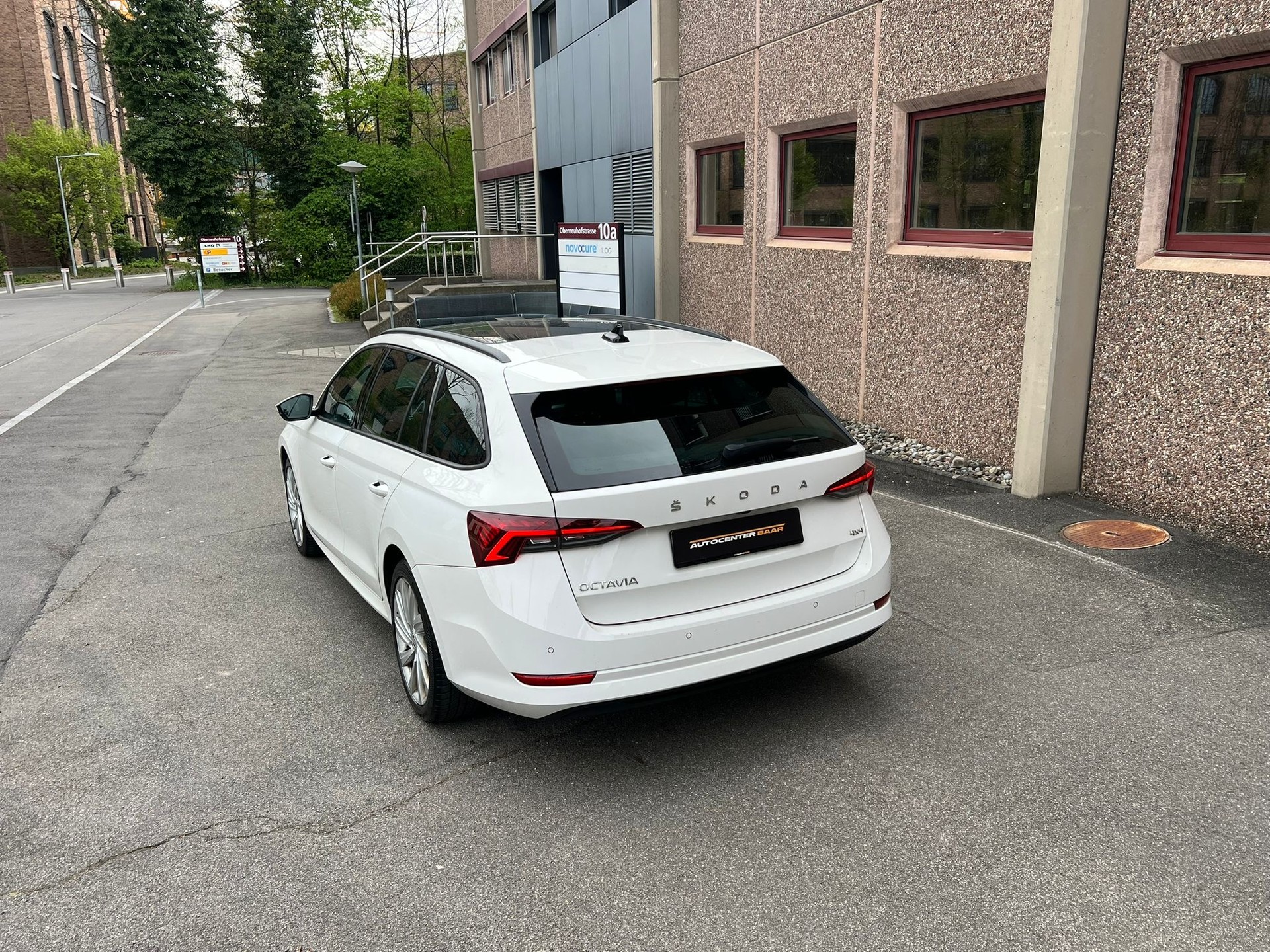 SKODA Octavia Combi 2.0 TDI DSG Style 4x4-showroom-element-3