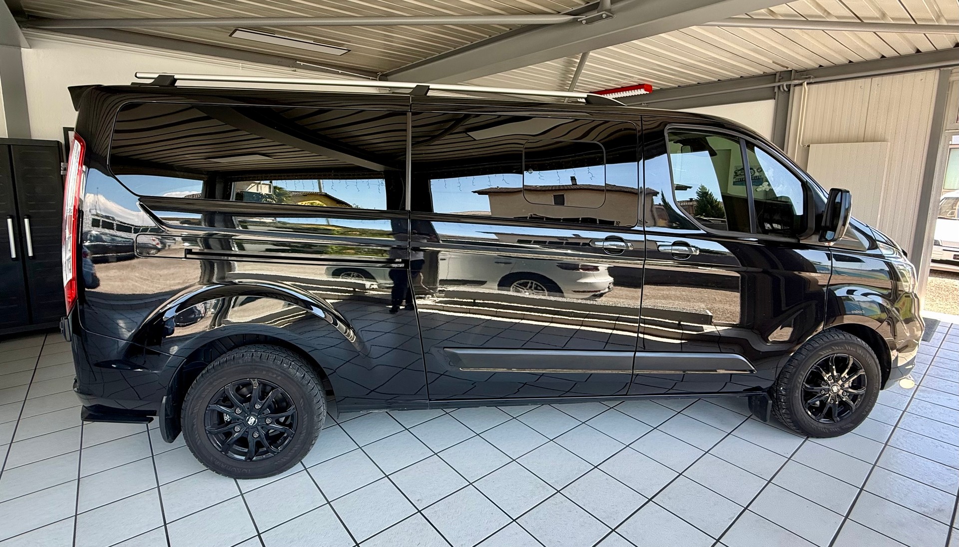 FORD Transit Custom 320 L2H1 Trend A-image-10