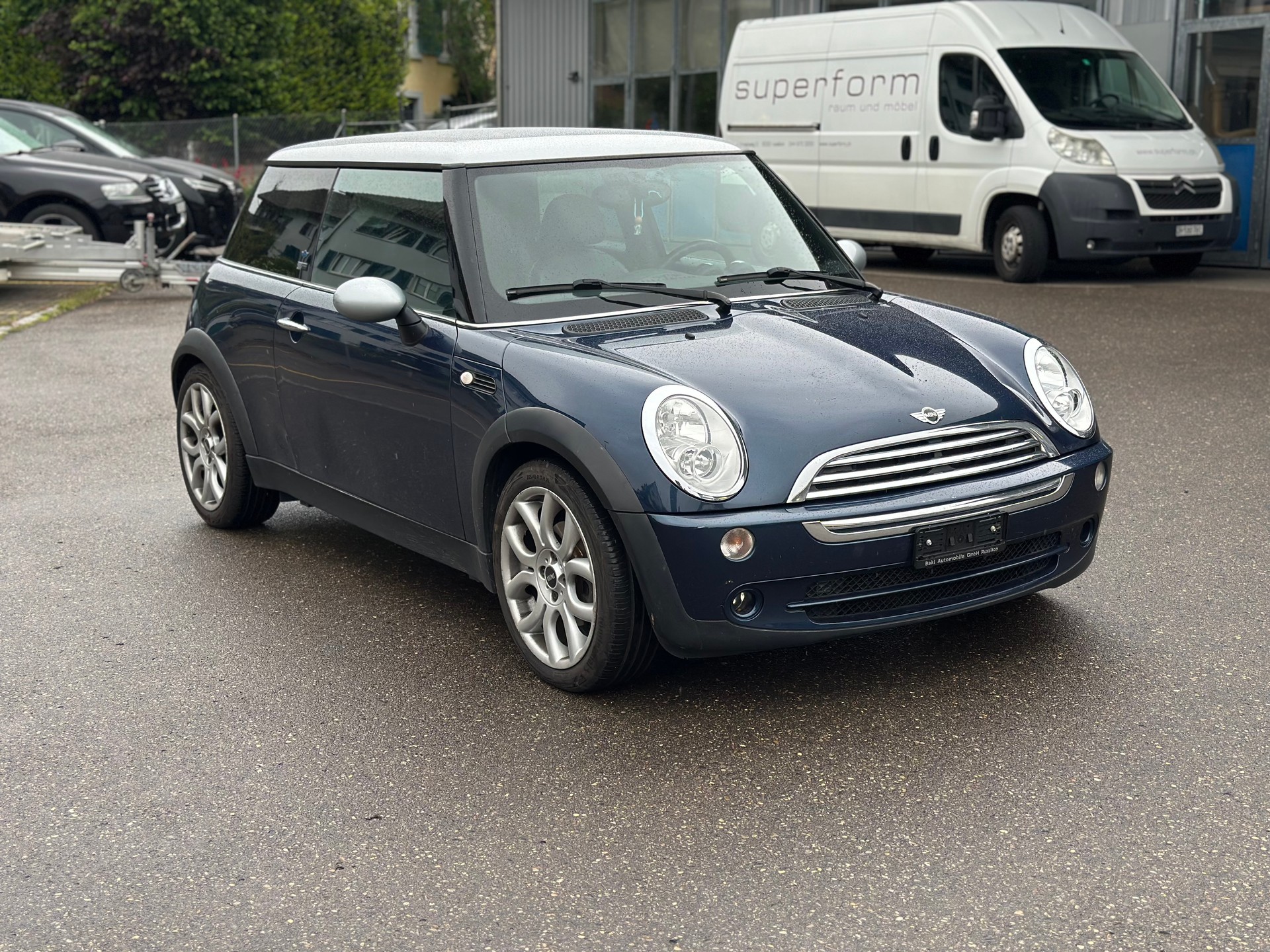 MINI Cooper-showroom-element-3