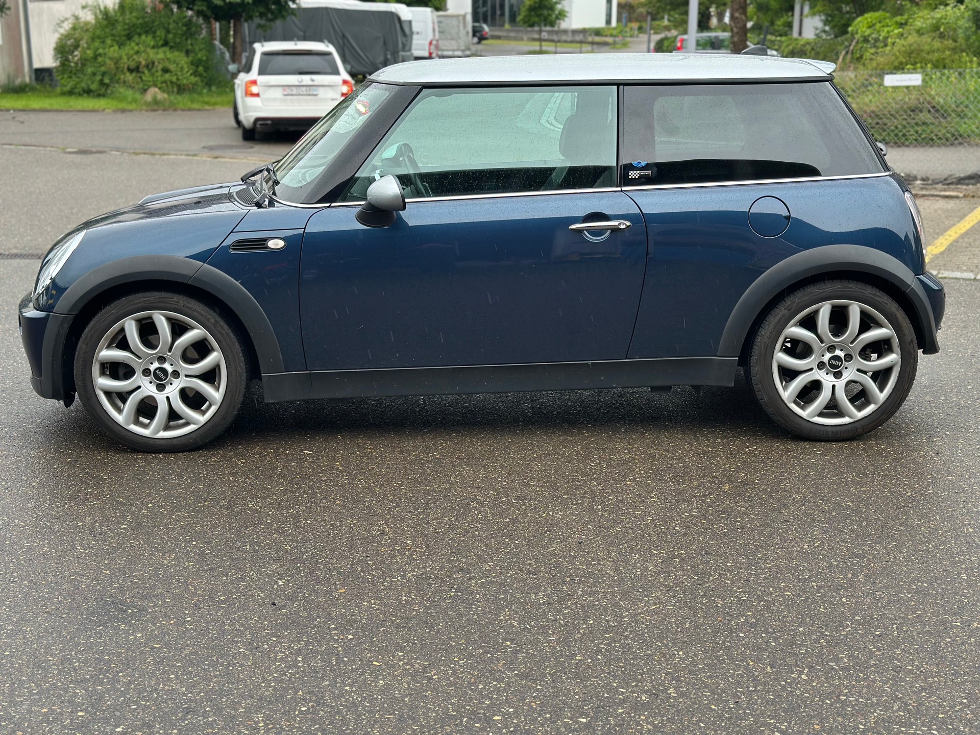MINI Cooper-showroom-element-1
