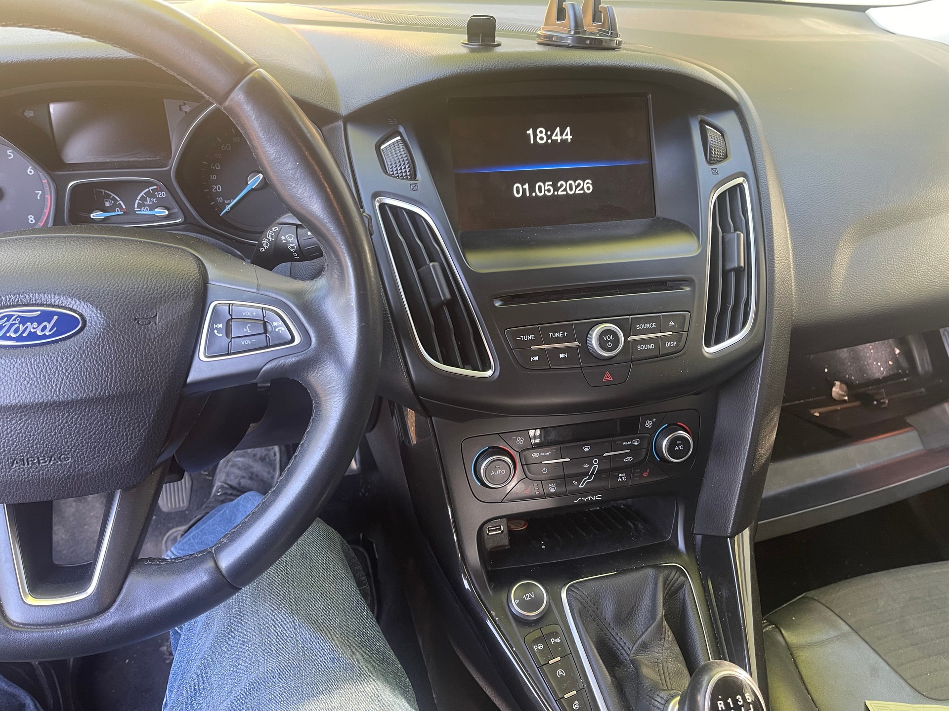 FORD Focus 1.5 SCTi Titanium-image-10