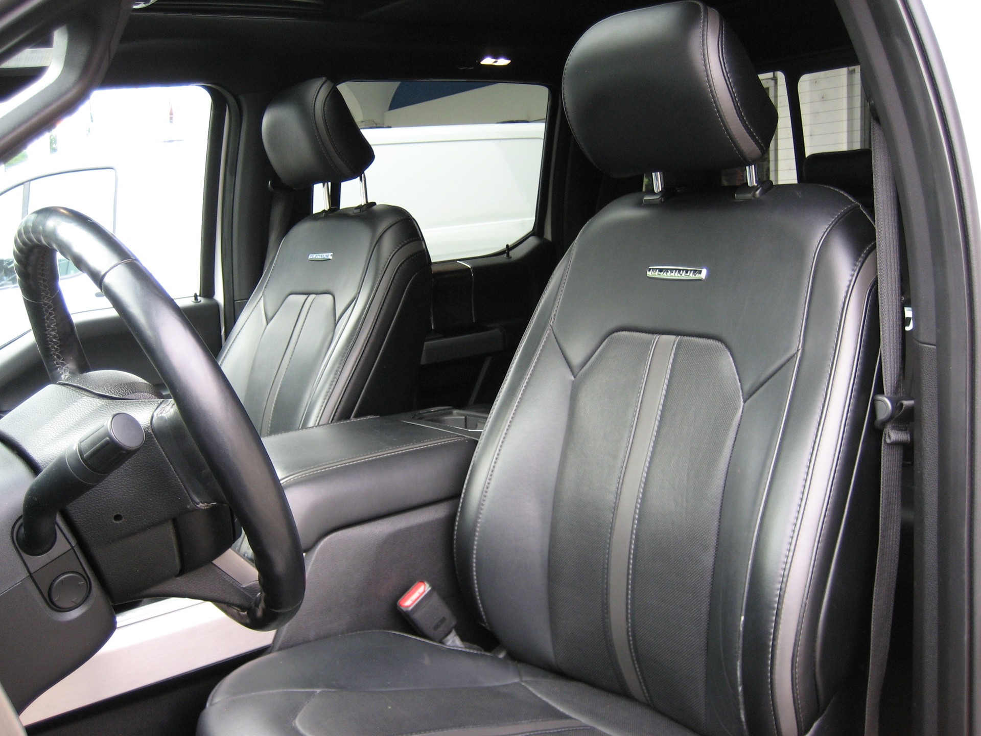 FORD F-150 Platinium-image-7