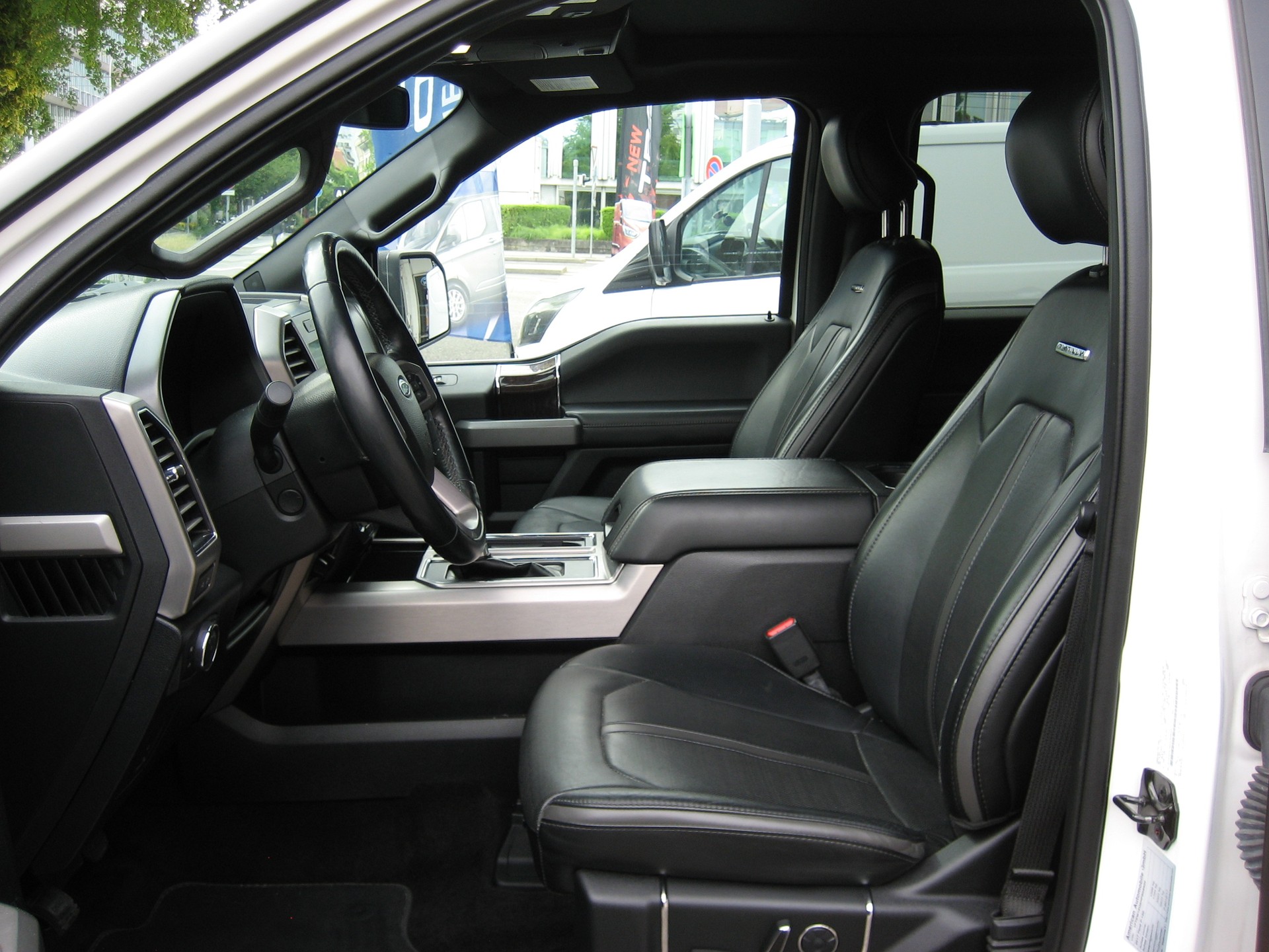 FORD F-150 Platinium-image-6