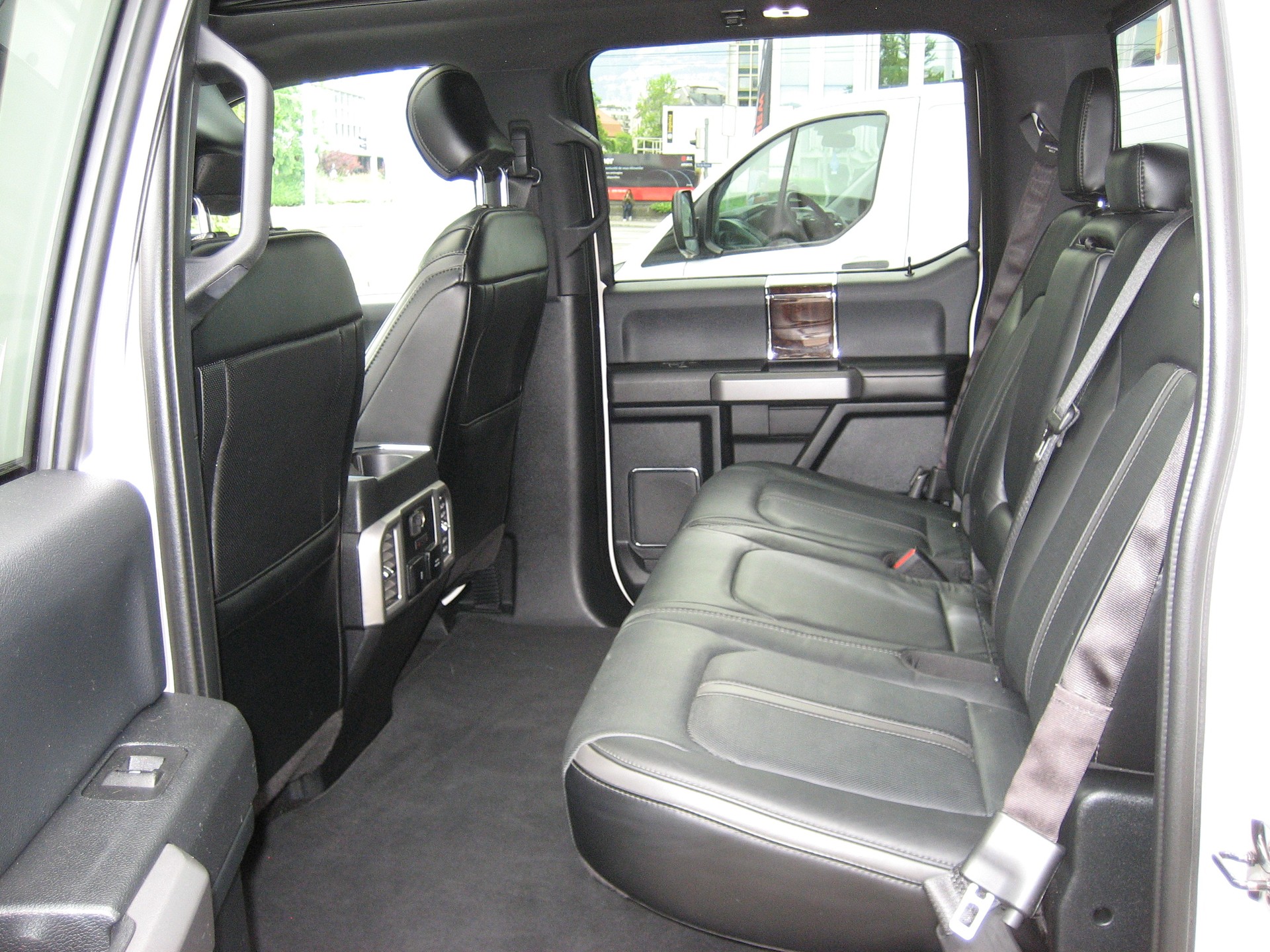 FORD F-150 Platinium-image-8