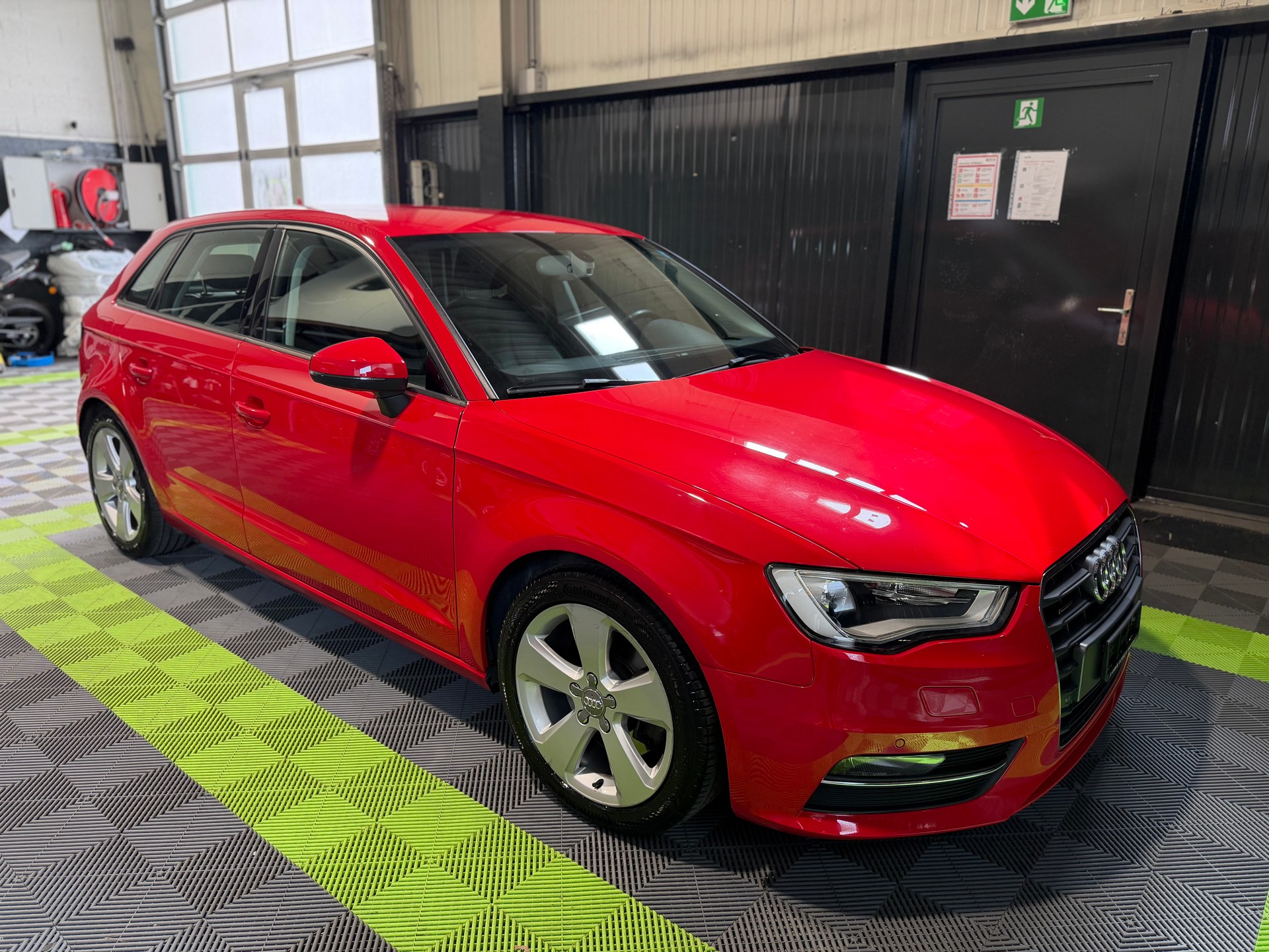 AUDI A3 Sportback 2.0 TDI Ambiente quattro S-tronic-image-4