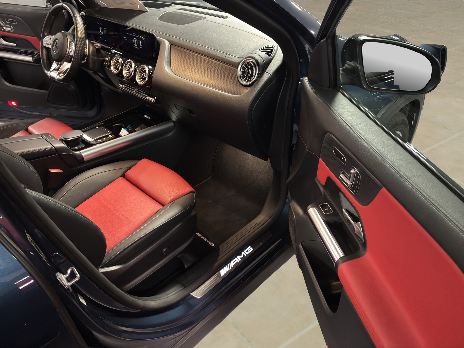 MERCEDES-BENZ GLA 35 AMG 4Matic 8G-Speedshift DCT-image-14