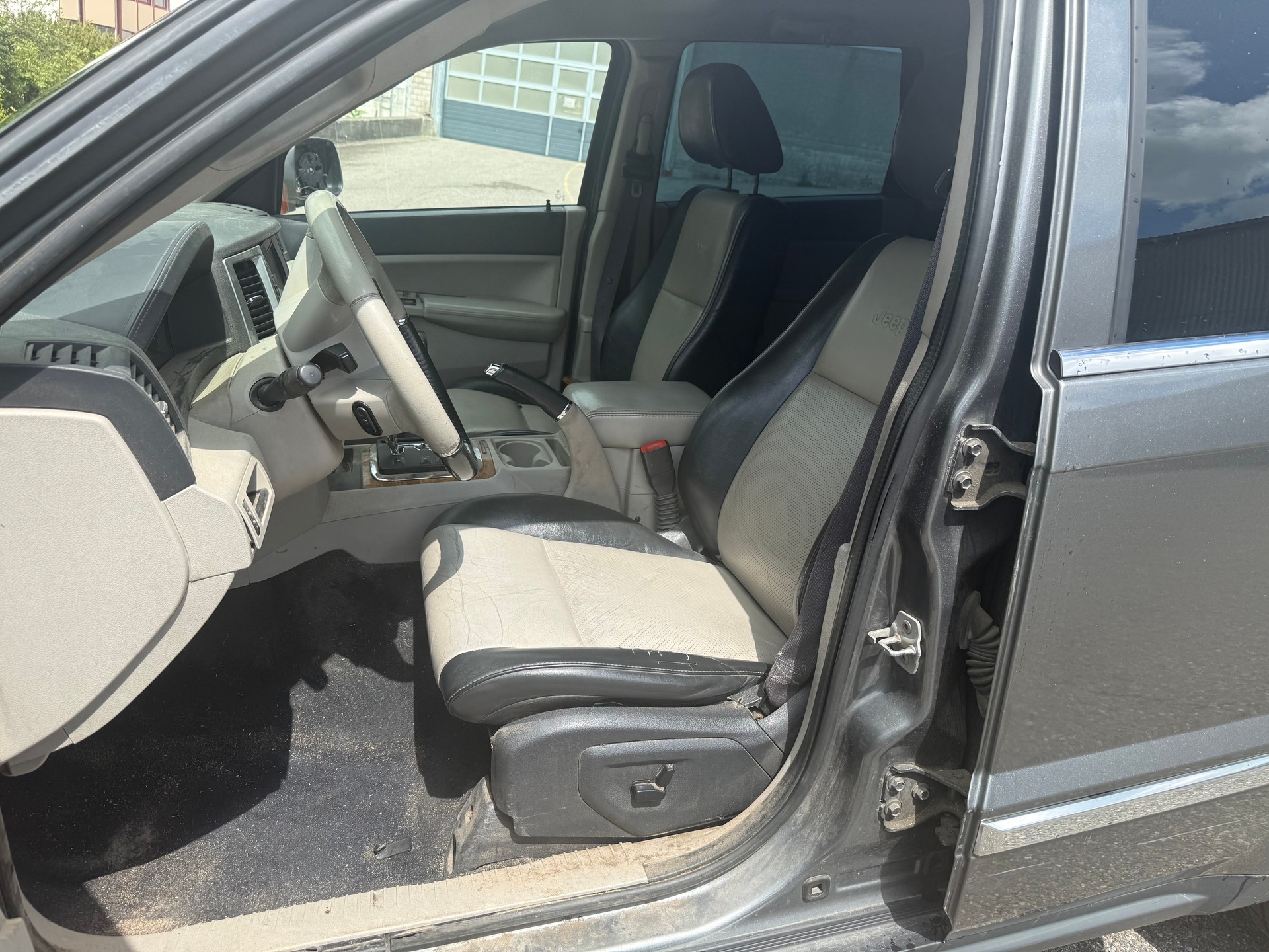 JEEP Grand Cherokee 4.7 Overland Automatic-image-5