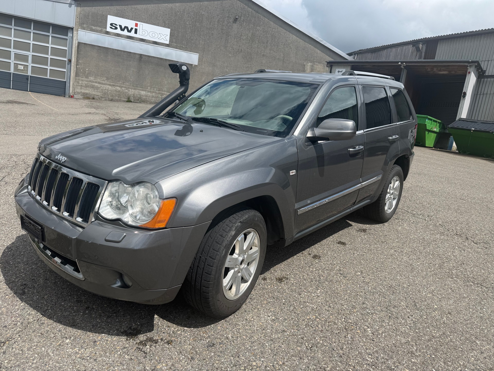 JEEP Grand Cherokee 4.7 Overland Automatic-image-2