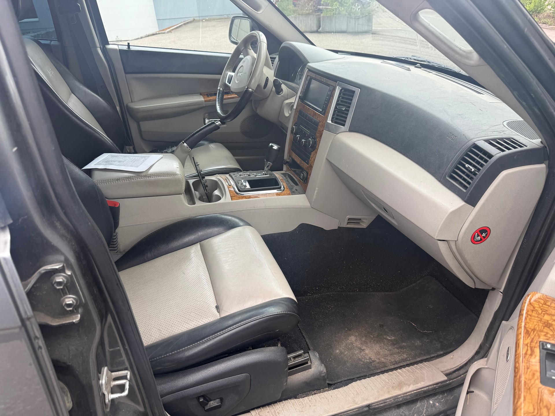 JEEP Grand Cherokee 4.7 Overland Automatic-image-6
