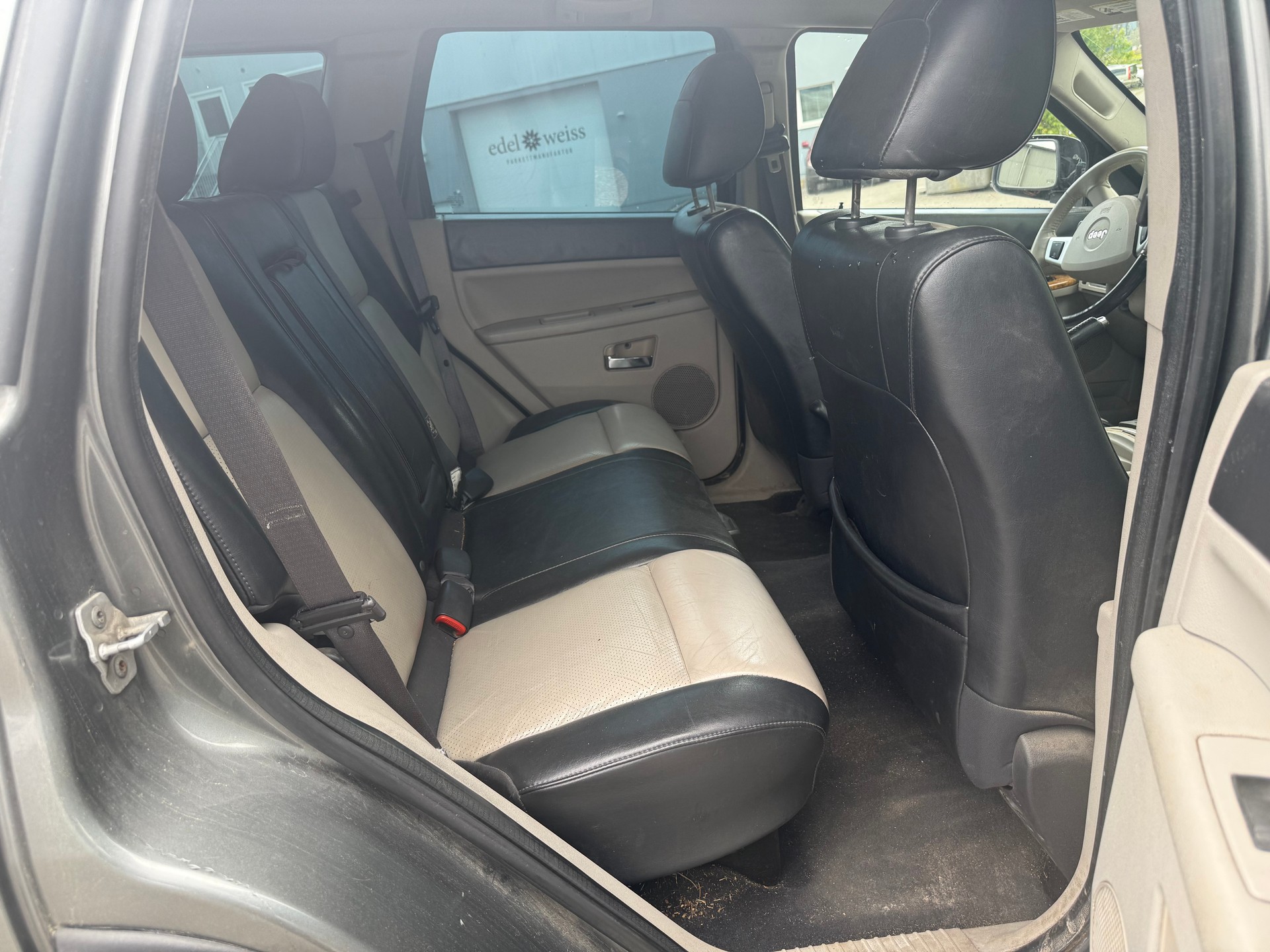 JEEP Grand Cherokee 4.7 Overland Automatic-image-8