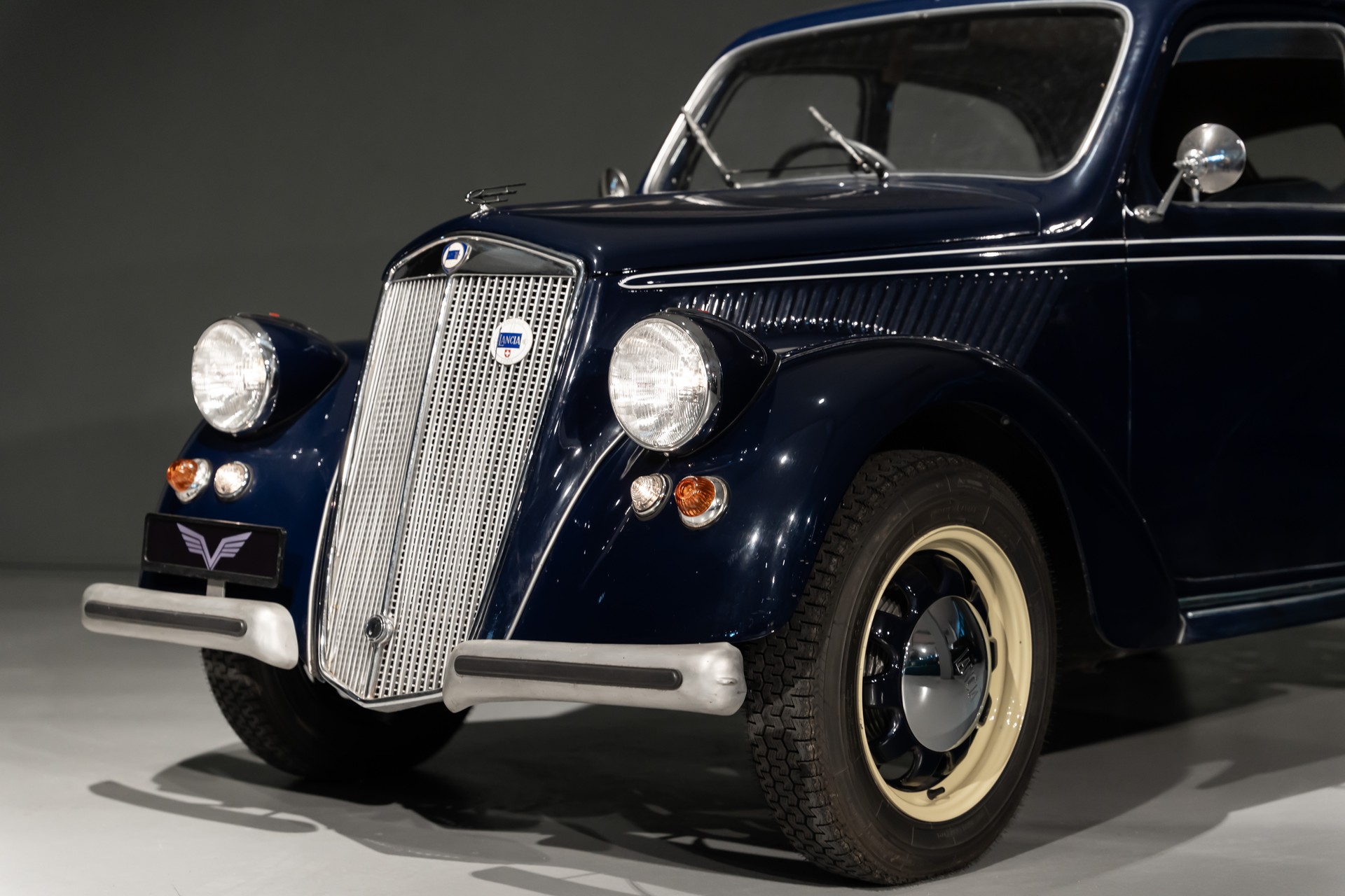 LANCIA Ardea-showroom-element-1