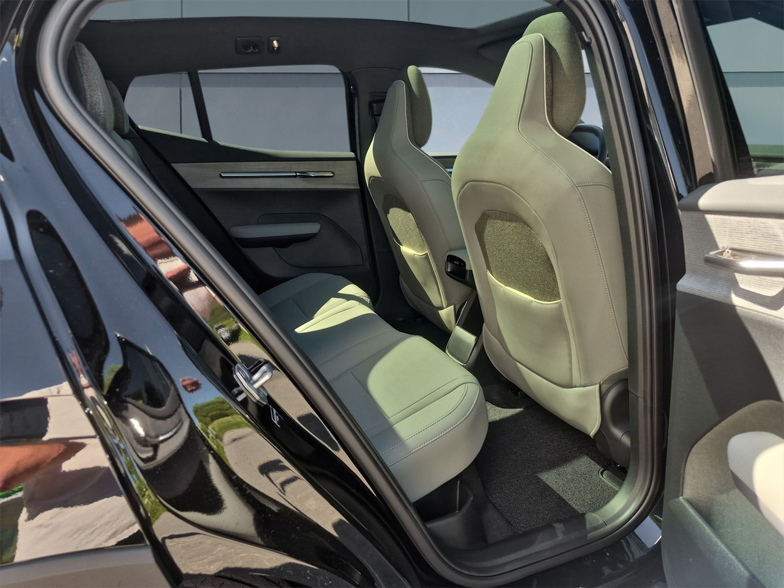 VOLVO EX 30 CC E60 Twin Performance AWD-image-13