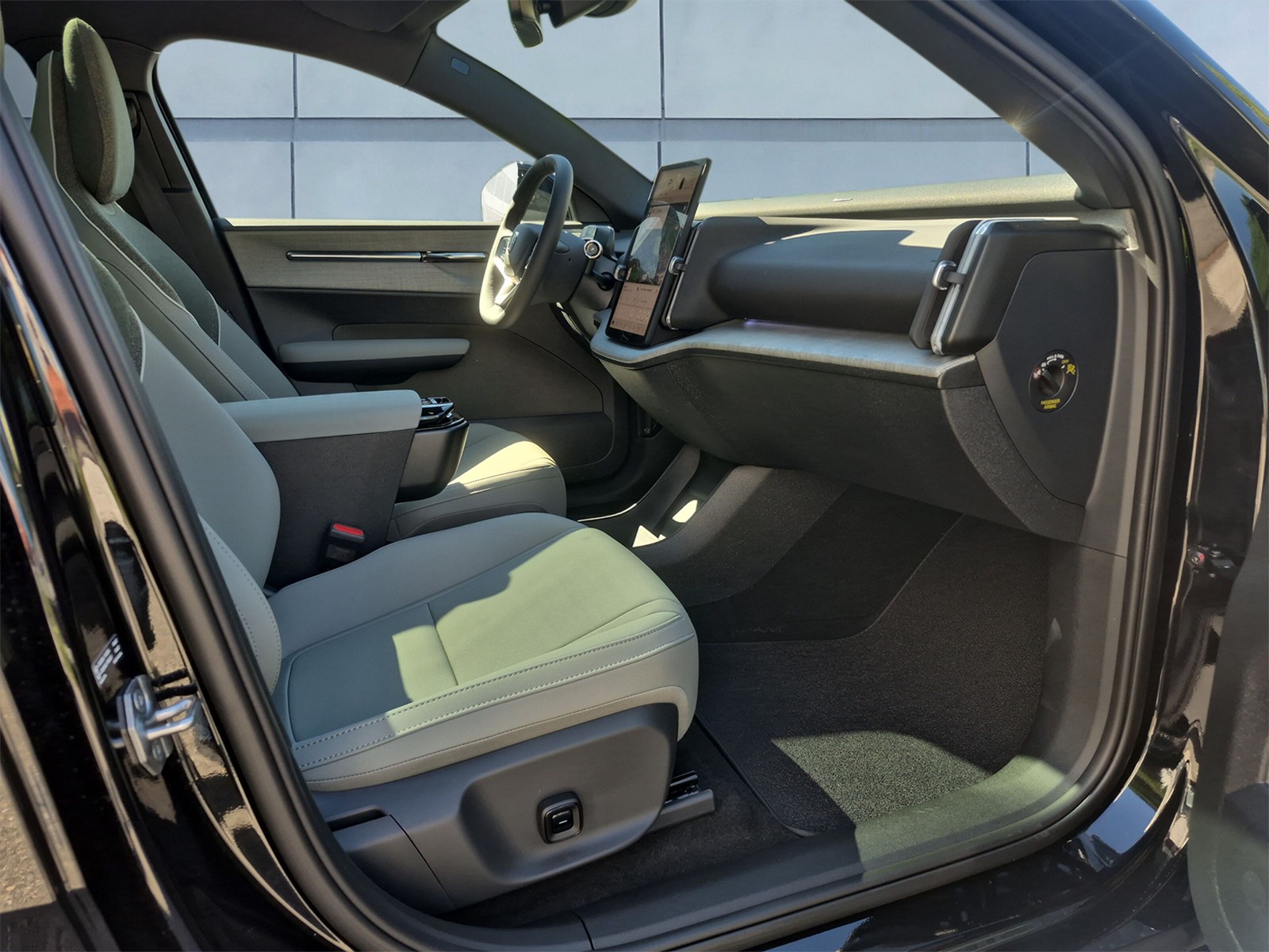 VOLVO EX 30 CC E60 Twin Performance AWD-image-12