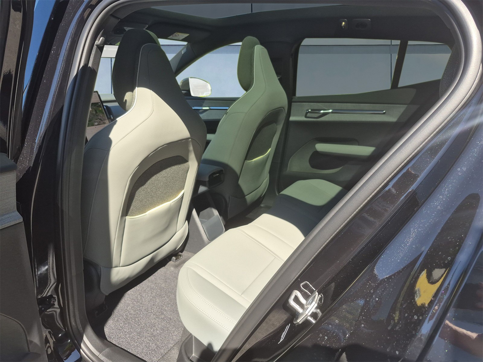 VOLVO EX 30 CC E60 Twin Performance AWD-image-14