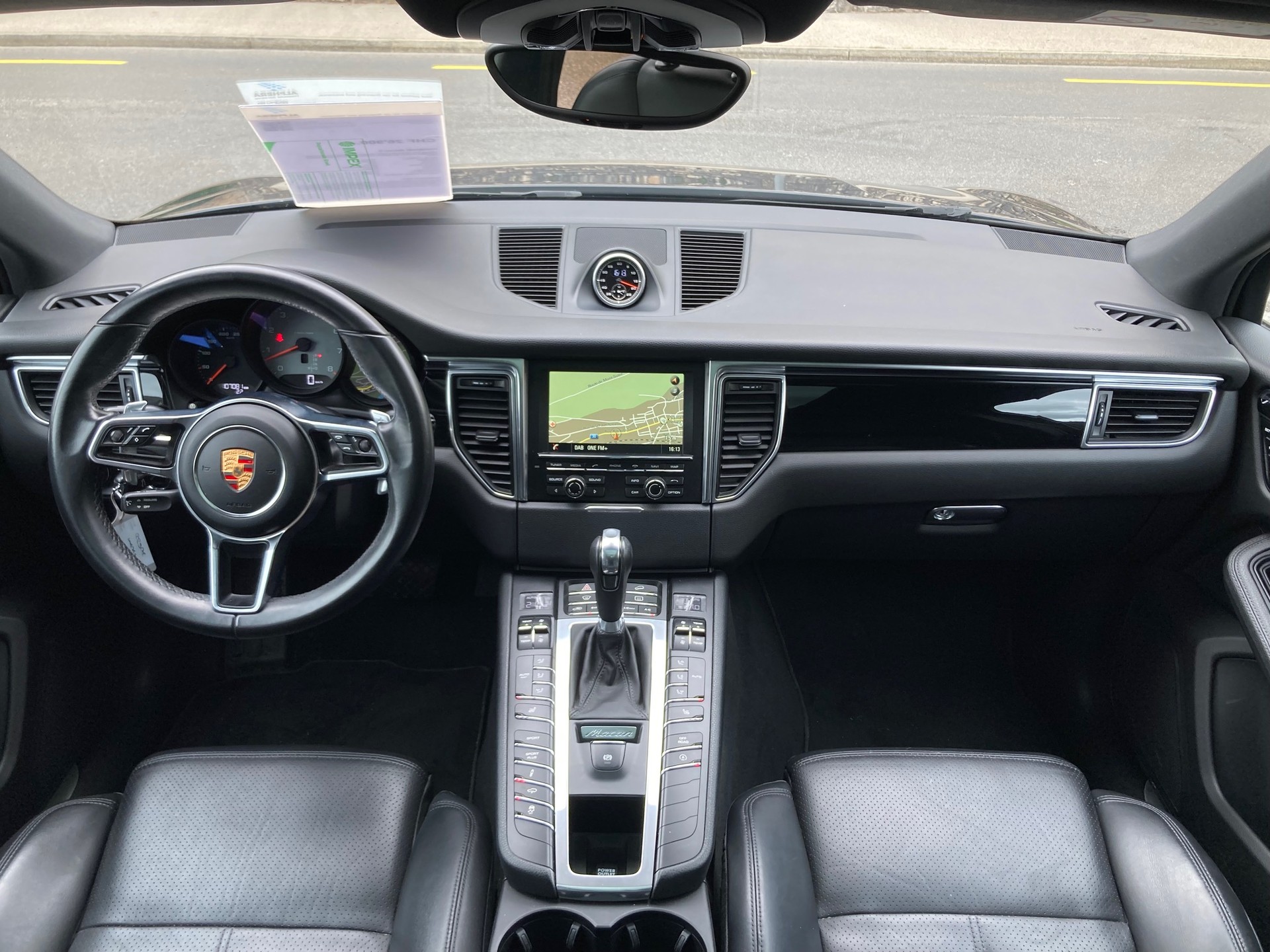 PORSCHE Macan S-image-10