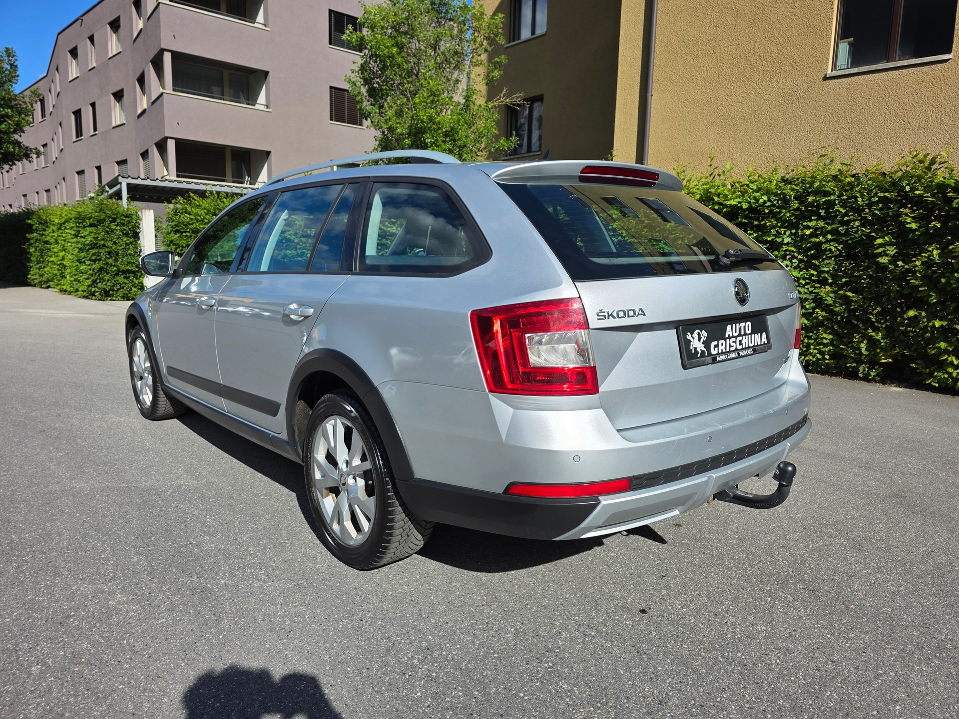 SKODA Octavia Combi 2.0 TDI Scout 4x4 DSG-image-2