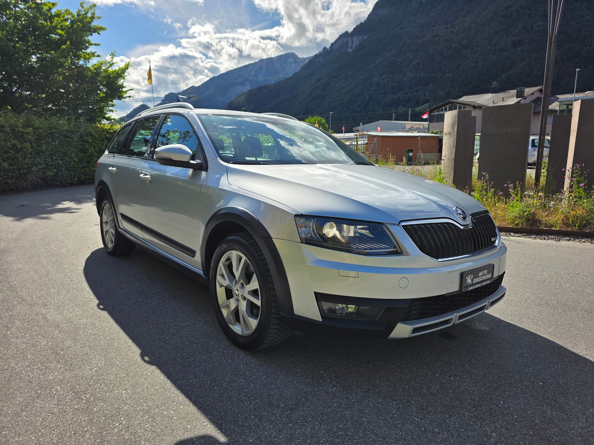 SKODA Octavia Combi 2.0 TDI Scout 4x4 DSG-image-6