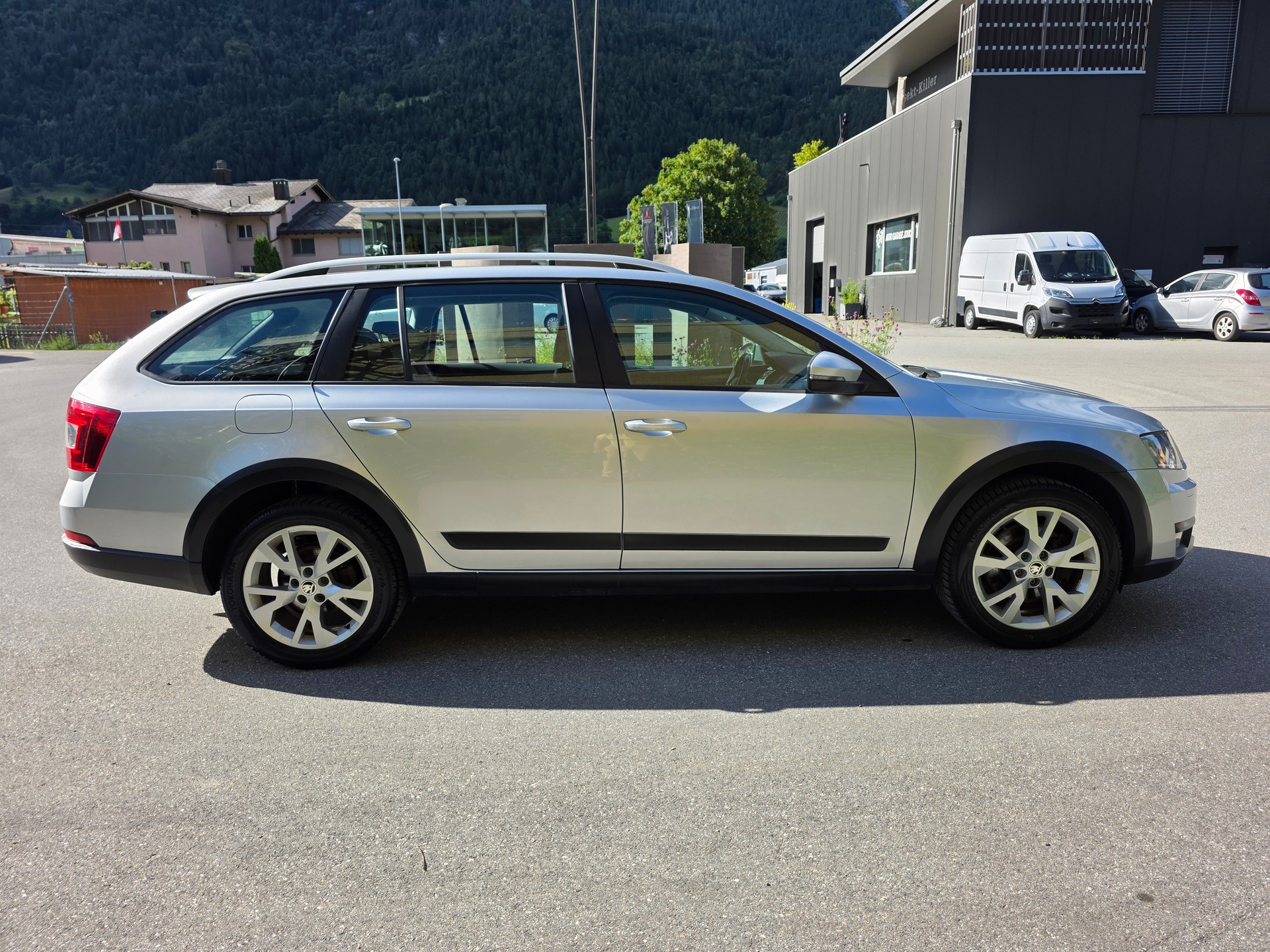 SKODA Octavia Combi 2.0 TDI Scout 4x4 DSG-image-5